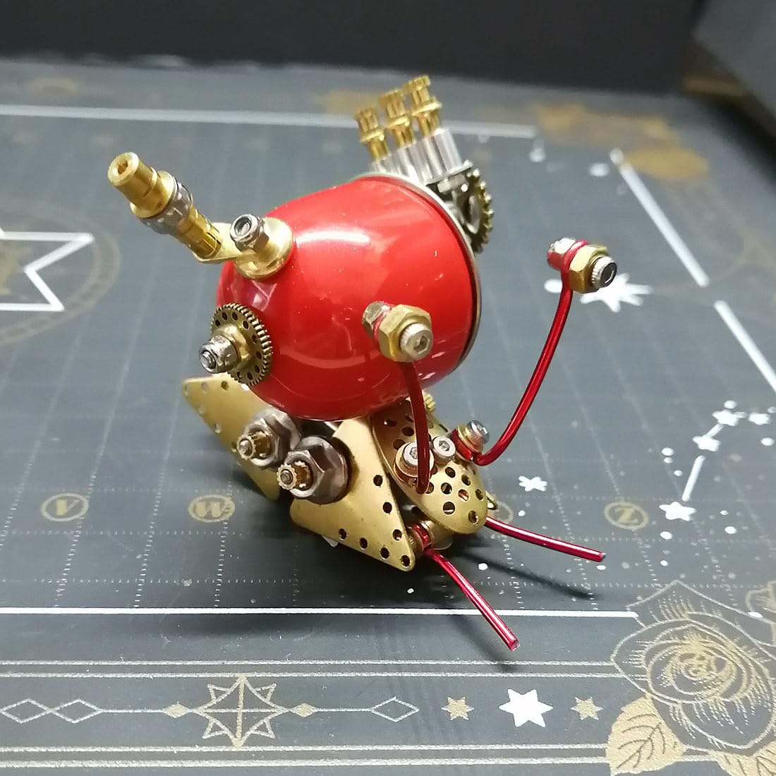Ślimak metalowe puzzle 3D, zestaw modelarski, steampunk, mechaniczny ślimak, "zrób to sam", metalowa budowa, dekoracja biurka, przedmiot kolekcjonerski (kolor czerwony)