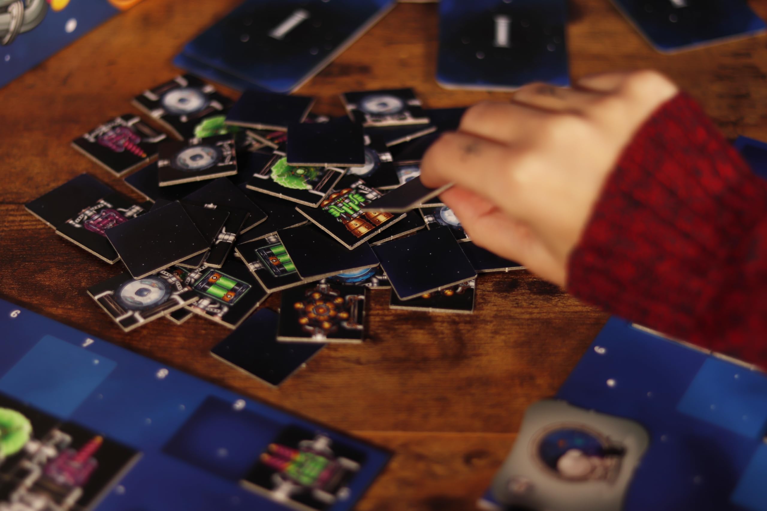 IELLO Galaxy Trucker – Version Française – Jeu de Société Familial & Stratégique – Construction de Vaisseaux, Aventure Spatiale & Humour | 2-4 Joueurs | 30 Min | Dès 8 Ans