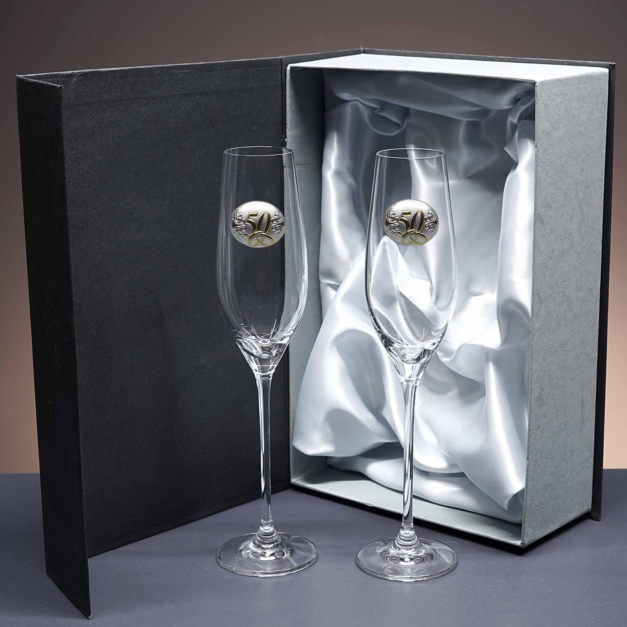Gala&K | Set de 2 copas de cristal para champán | Para novios | Bodas de plata/oro | Aniversarios | Aplique bilaminado | Colección CELEBRATION-50 ANIVERSARIO.