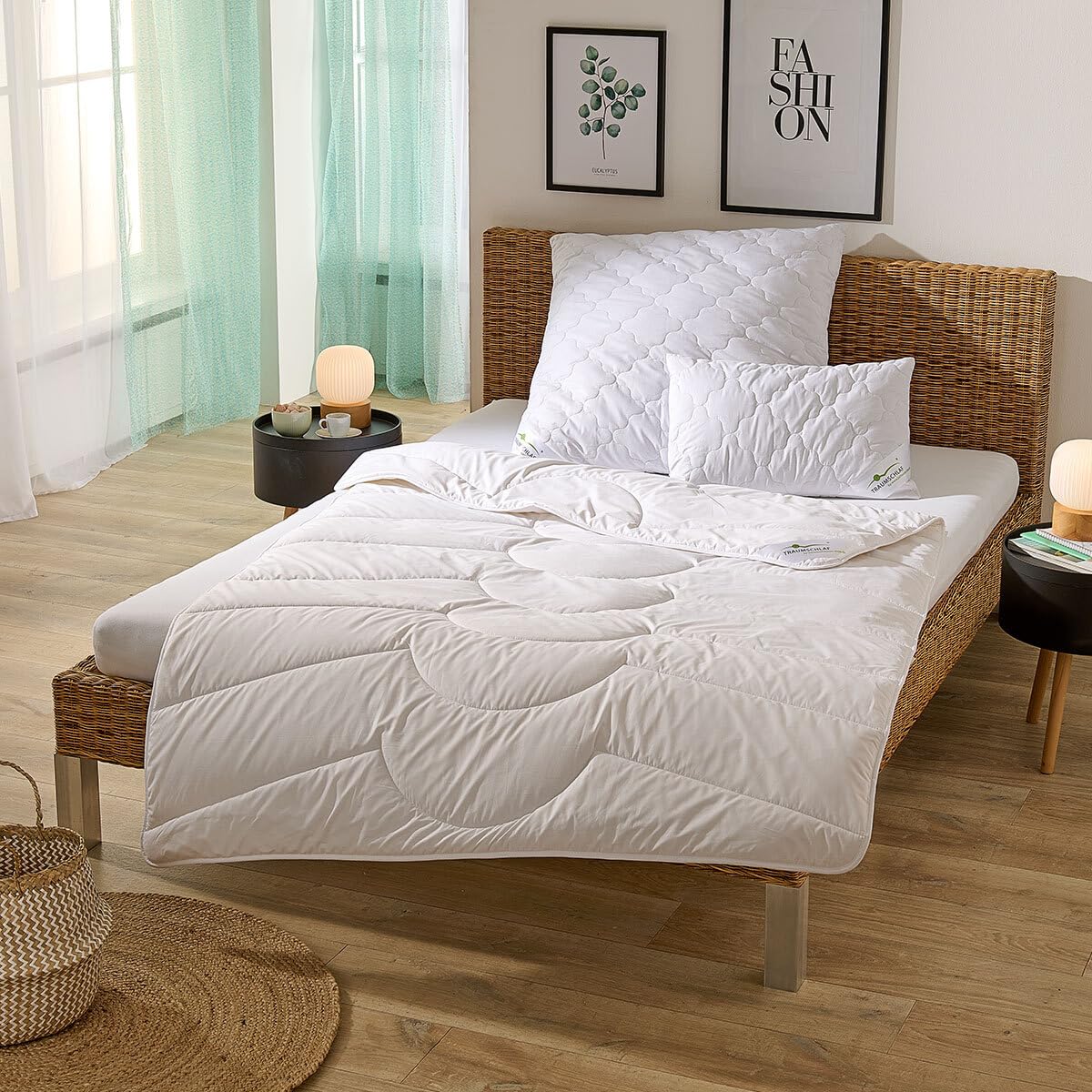 Traumschlaf Ganzjahresdecke Schurwolle Merino - Steppbett medium - aus 100% Schafschurwolle - temperaturausgleichend & feuchtigkeitsregulierend - waschbar bei 30°C - 155x220 cm