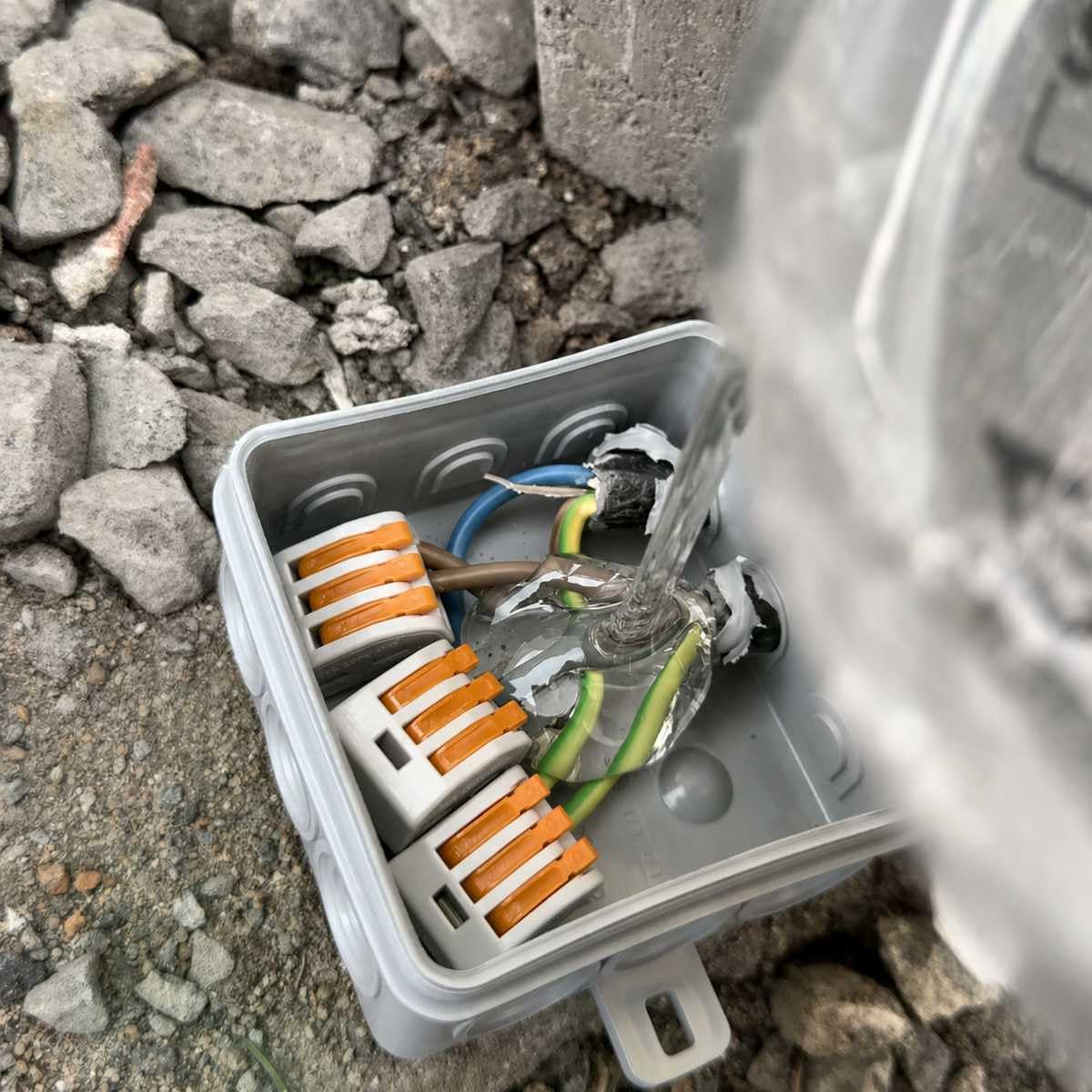 Mastic électrique en résine époxy IP68 & IP69 jusqu'à 1000 V 3 kg incolore (transparent) étanche pour boîtes de jonction, circuits, manchons de câble, etc.