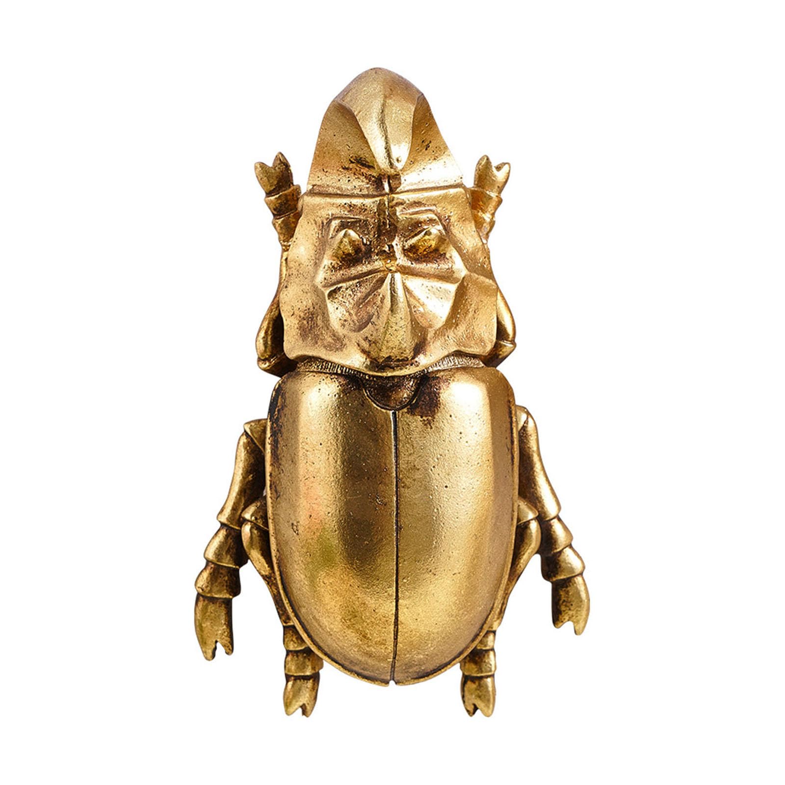 Figurine coccinelle dorée en résine pour sublimer un mur blanc vide