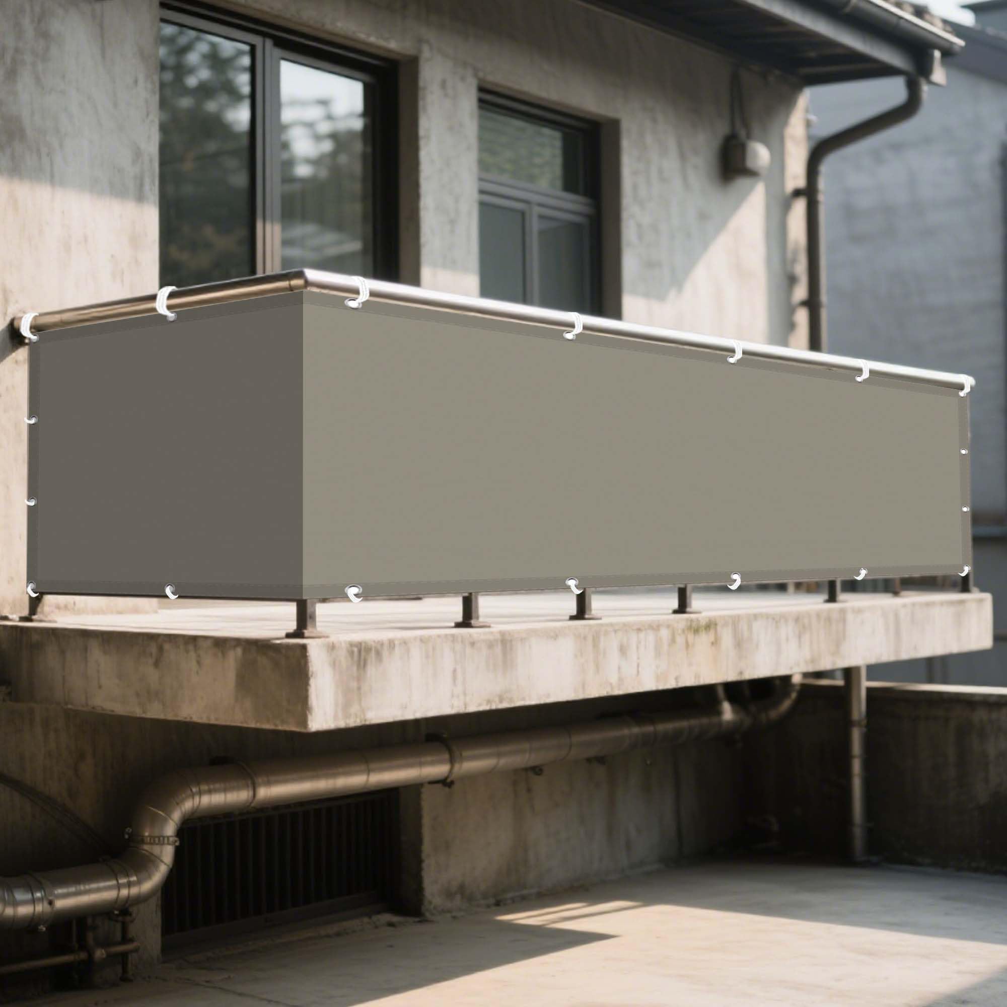Toile ombrage imperméable taupe pour sublimer votre repas sur le balcon