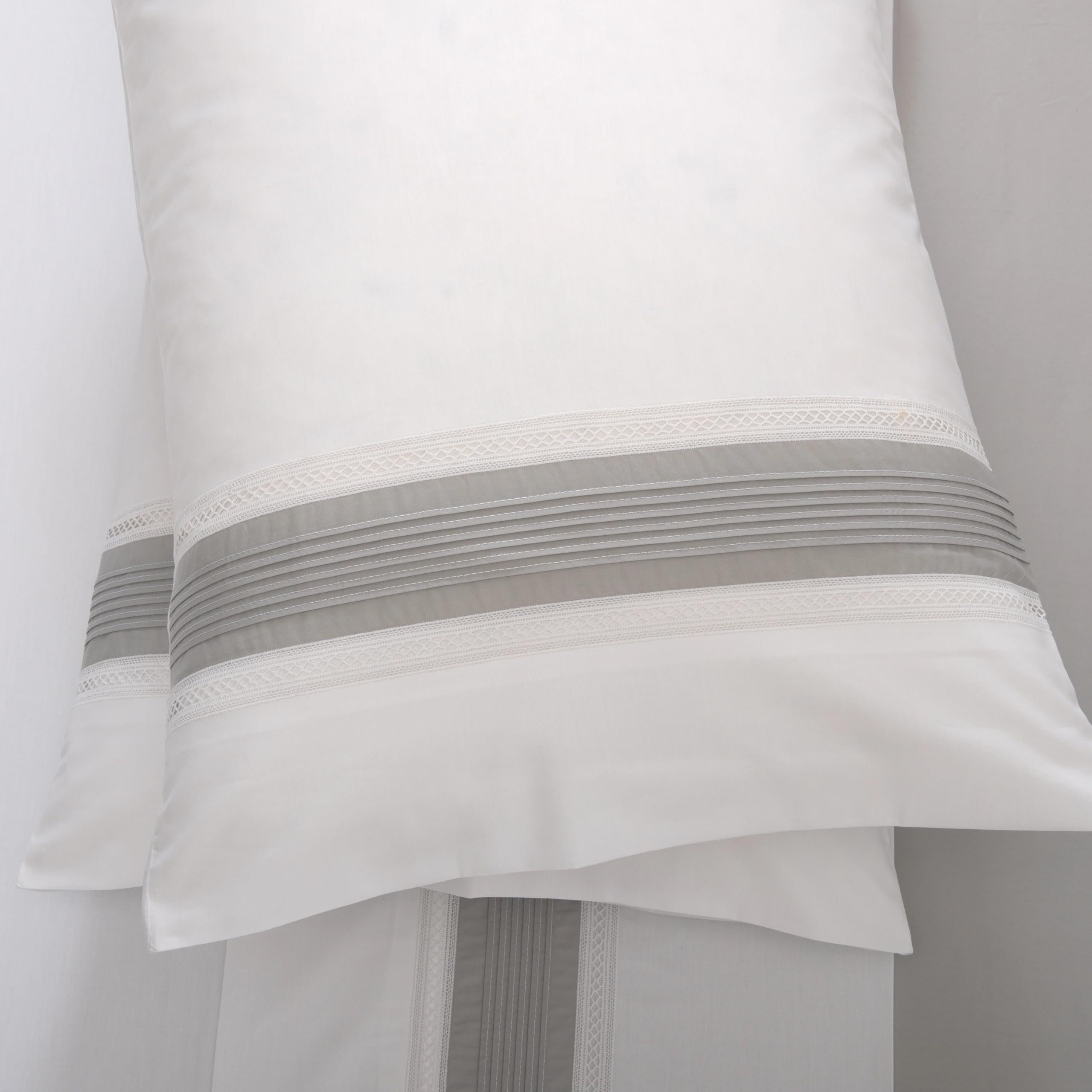 Juego de Sábanas 100% Algodón 200 Hilos Bordado Gris en Esquina – 685-200 Hilos - 100% Algodón de Percal - Cama 150/160 1 Almohada 45 x 165 cm - Fabricado Portugal