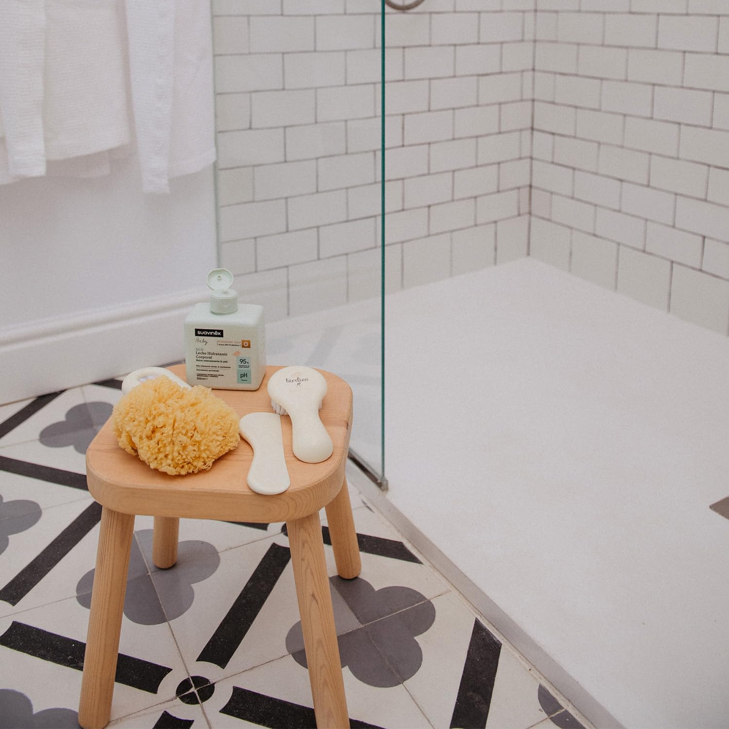 Suavinex, Brosse à cheveux pour bébé et Peigne. Lot Brosse - Peigne pour nouveau-nés. Fibres très Douces. Hygge Collection. Rose
