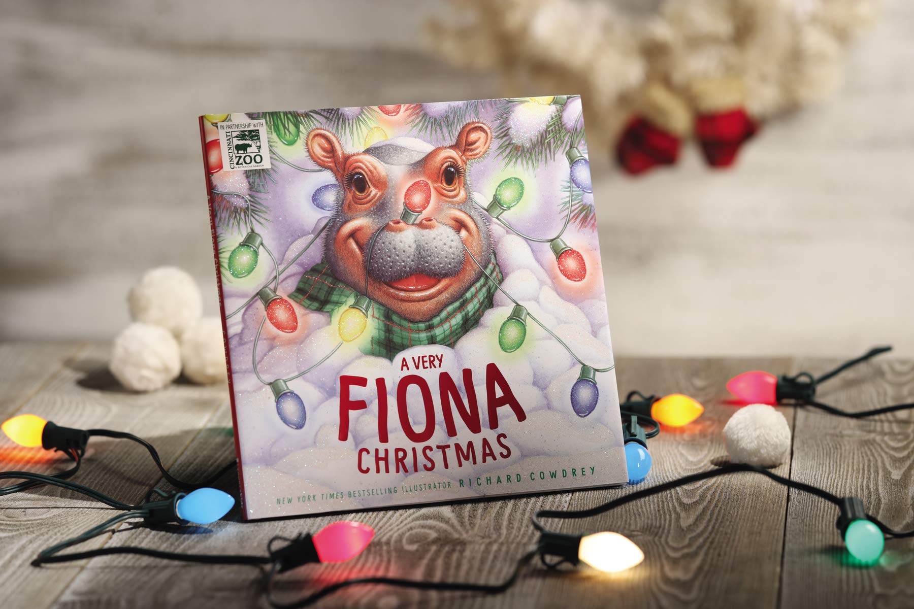 A Very Fiona Christmas (A Fiona the Hippo Book) - Image 4
