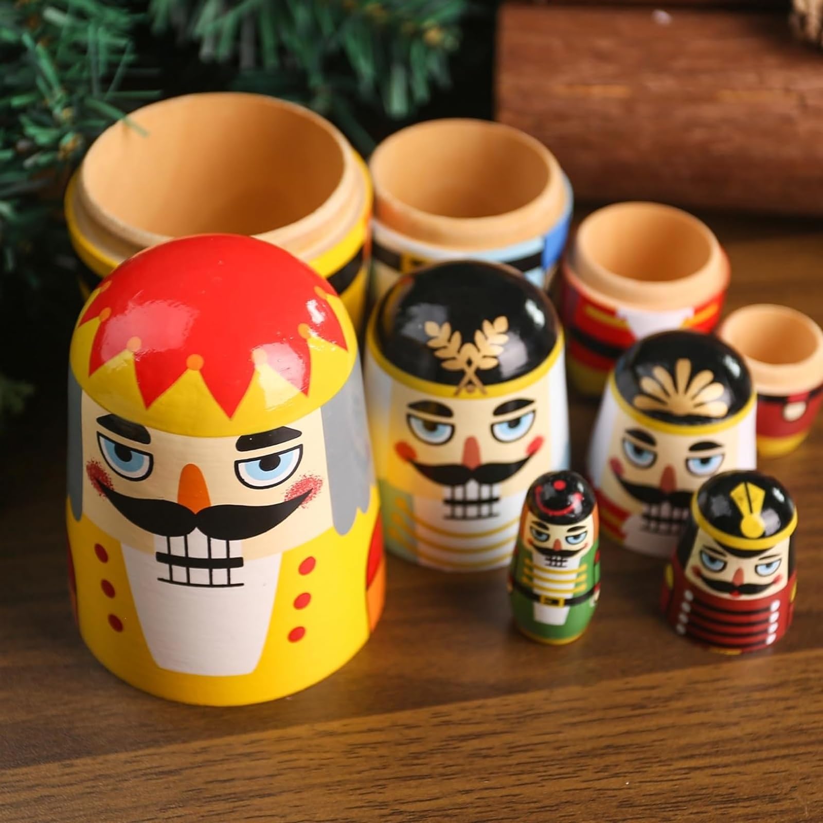 Poupée Russe 5 Pièces Belles Poupées Gigognes en Bois Faites À La Main Casse-Noisette Matryoshka Traditionnelle Jouet Empilable(A)