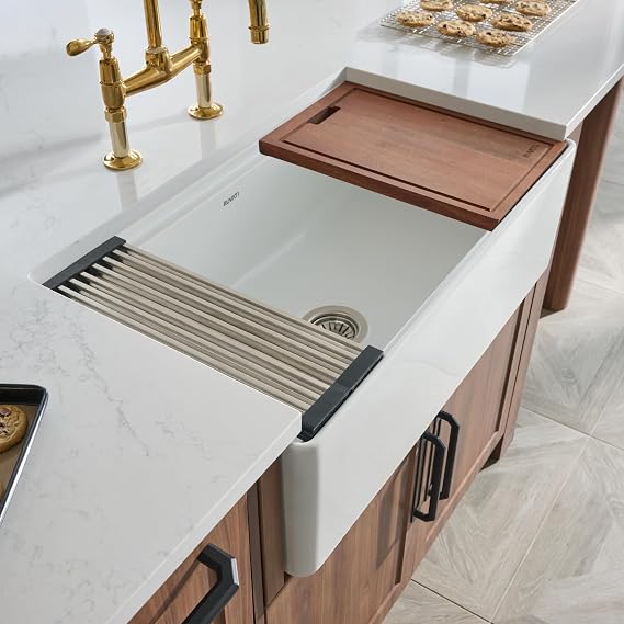 Ruvati 33-in White Fireclay Farmhouse Workstation Sink - RVL2387WH