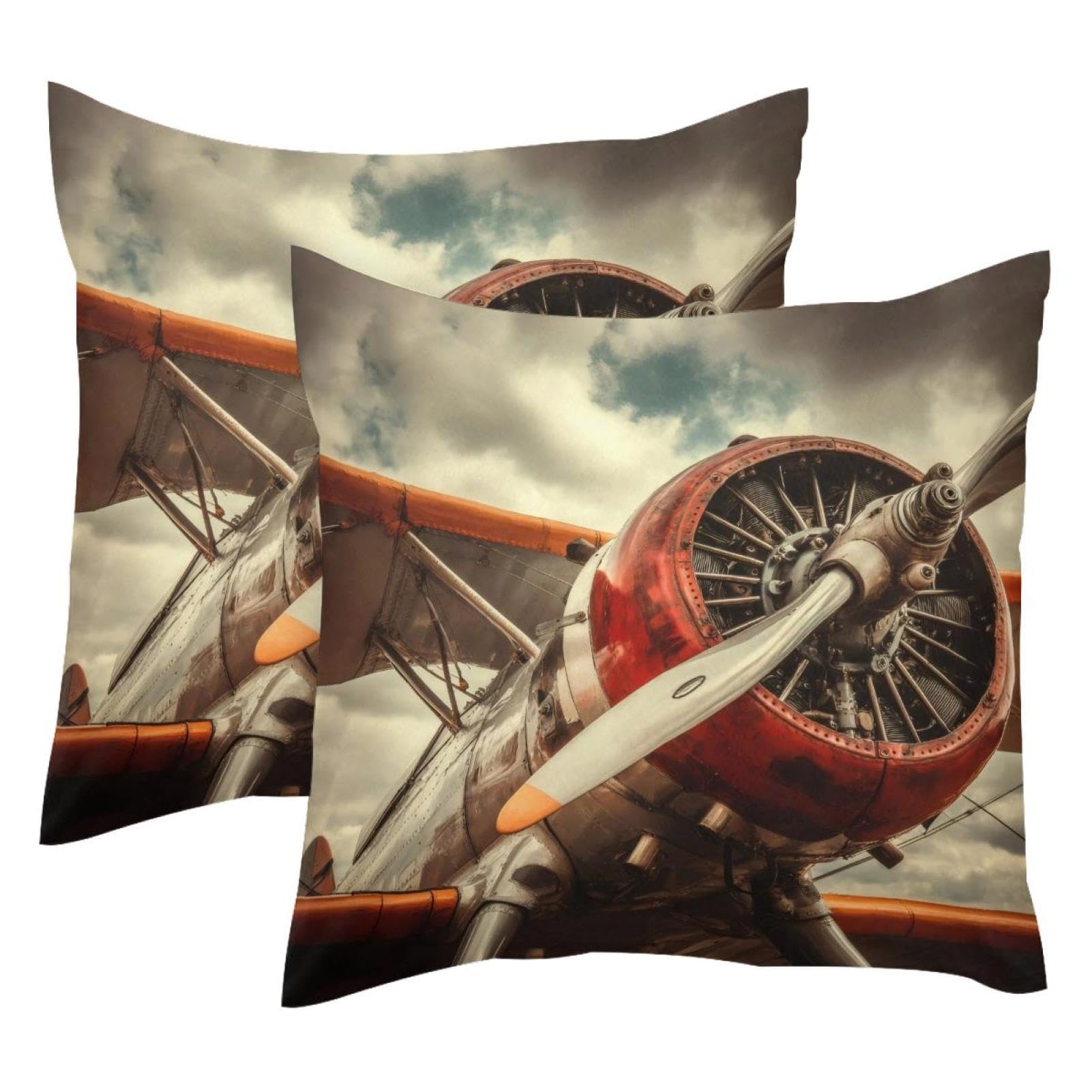 Housse de coussin velours motif avion pour raviver un vieux canapé