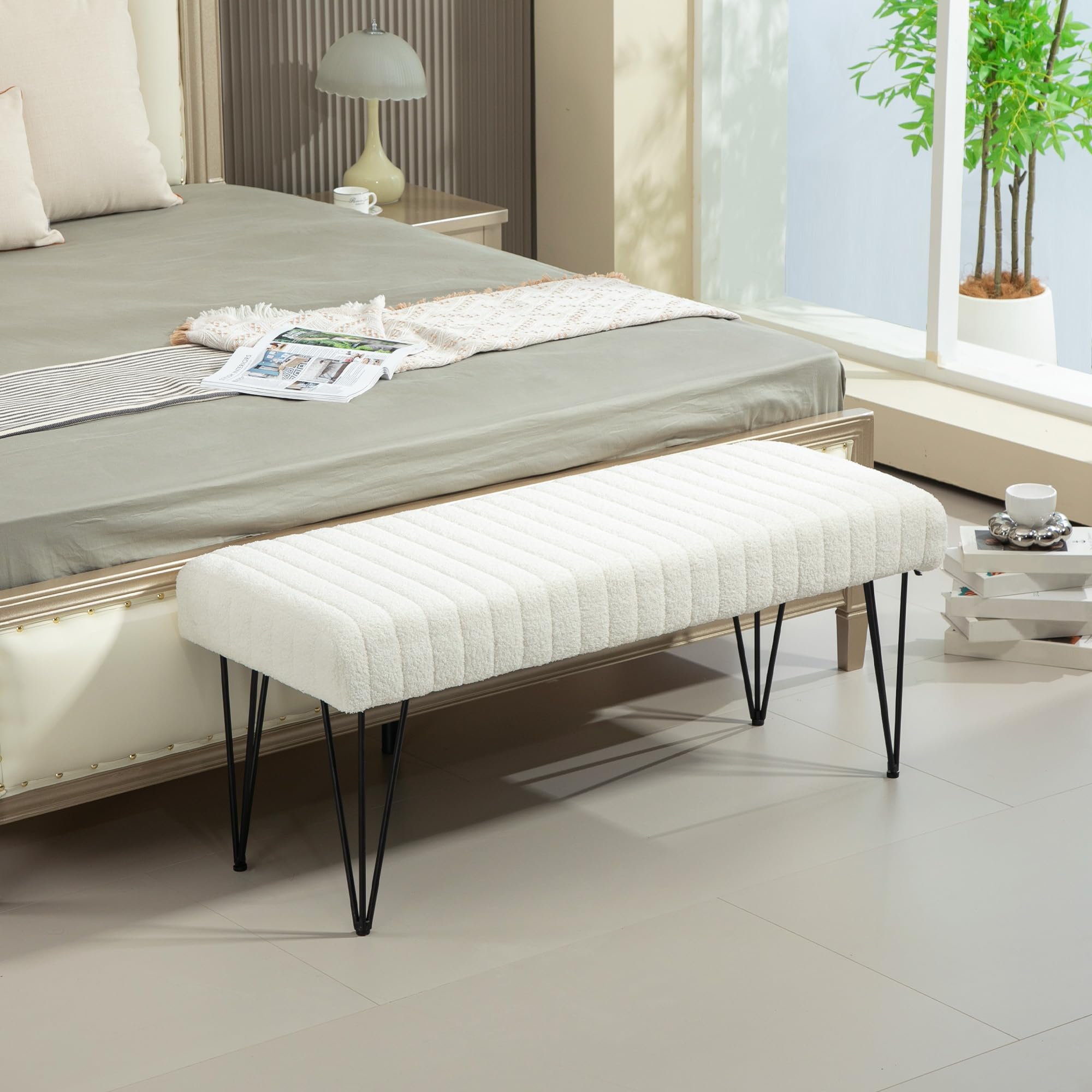 HOMCOM Banc Bout de lit Banquette en Tissu Bouclette Blanc avec Pieds épingle en métal Noir 118,5l x 46P x 49,5H cm crème