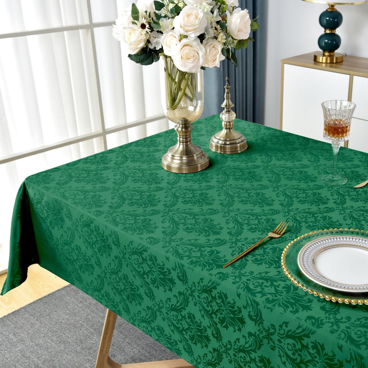SASTYBALE Nappe rectangulaire damassée en polyester doux à motif jacquard, anti-déversement, pour la cuisine, les dîners, les fêtes, 152 x 259 cm, vert foncé