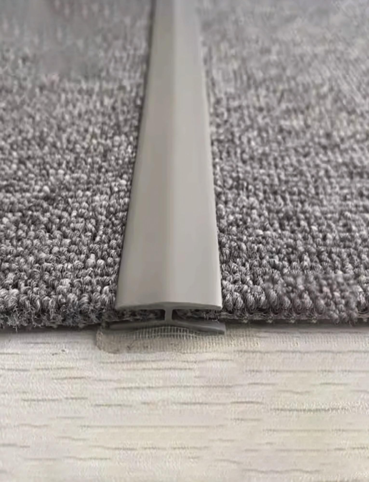 Übergangsband für Teppichkante, PVC-Schwellenband zum Verbinden von Fugen zwischen Boden und Teppich, für Haus, Büro oder Hotel (Grau, 1m/39in)