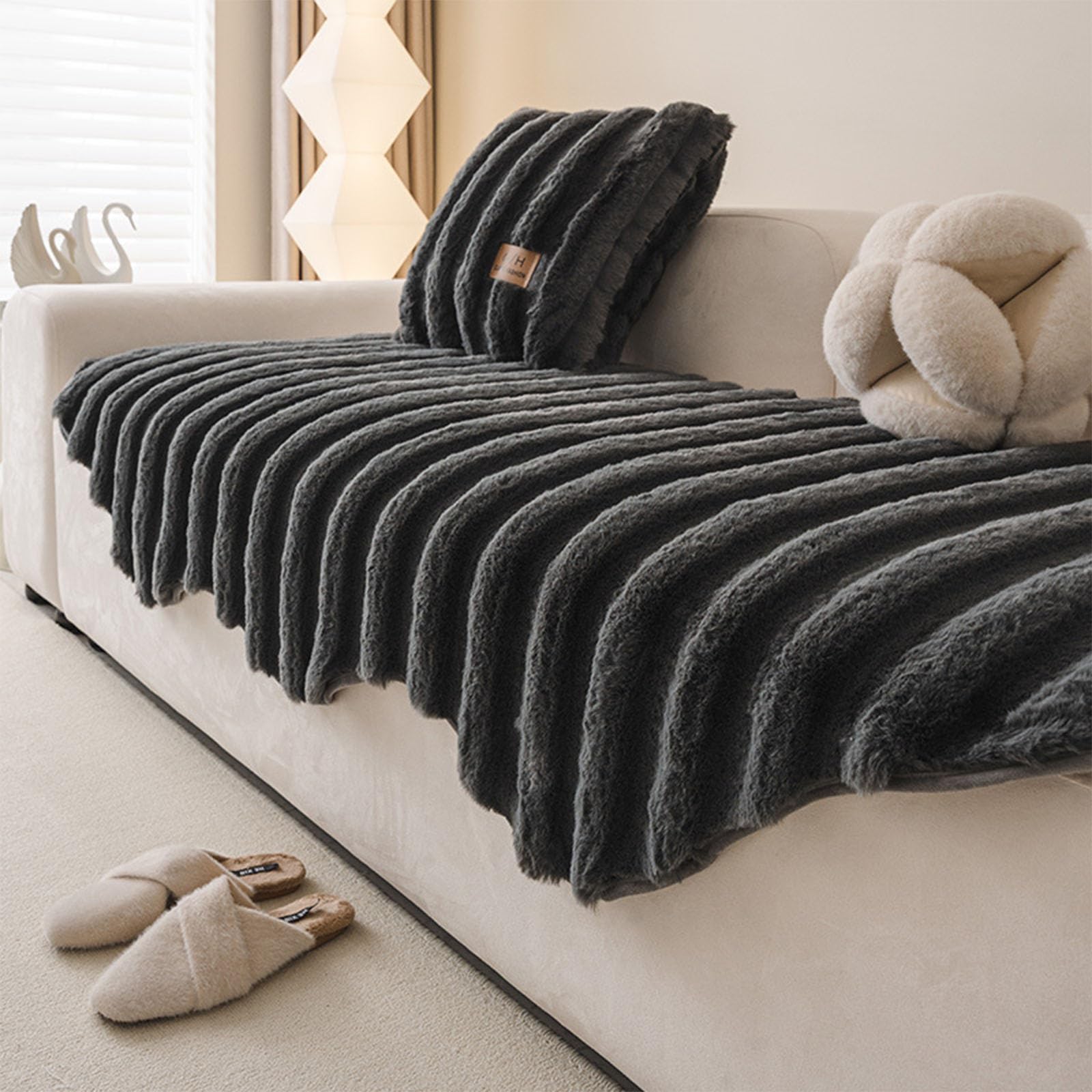 Housse de canapé pelucheuse et chaude pour sublimer vos soirées cocooning en hiver