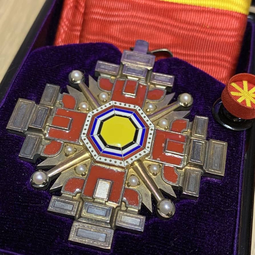 満州国 勲五位桂国章 勲章 徽章 略綬付 共箱付 Amazon.co.jp