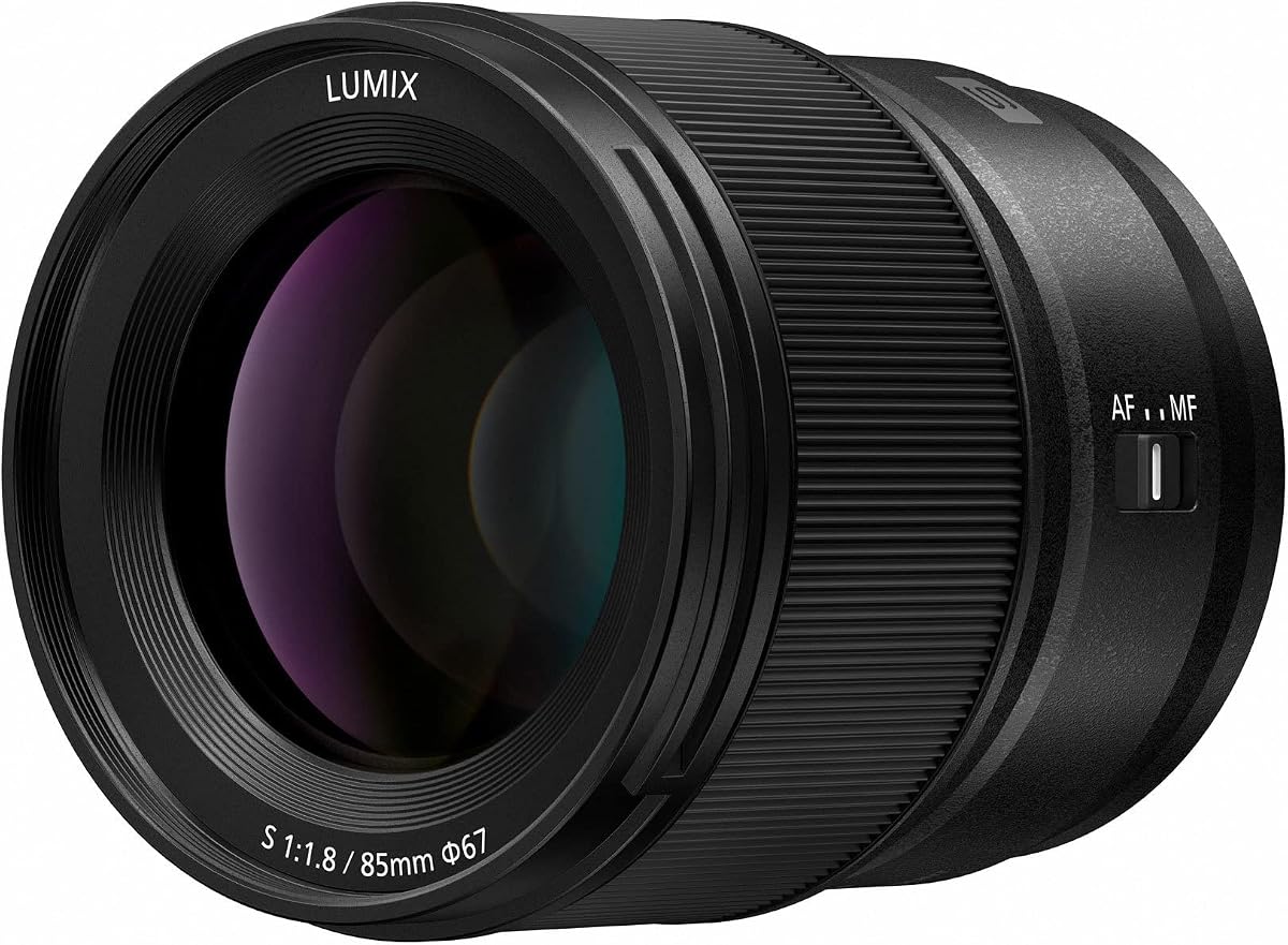 Lente de cámara PANASONIC LUMIX Serie S, lente intercambiable con montura L de 85 mm F1.8 para cámaras digitales de fotograma completo sin espejo, S-S85, negro | Montura 85mm F1.8 L Intercambiable para Mirrorless Full, S-S85, Compuesta por 9 elementos en 8 grupos