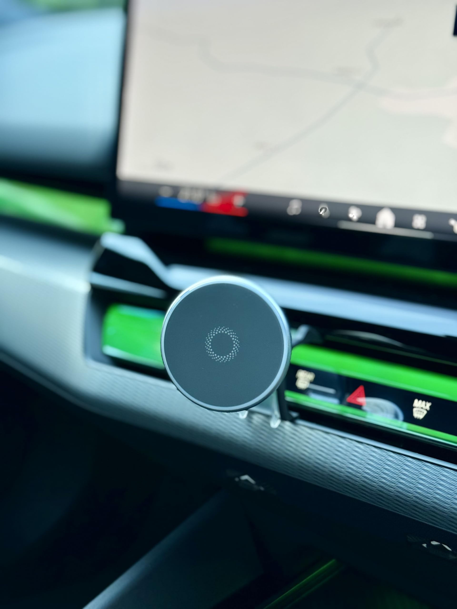 Kompatibel mit BMW Magnetisches kabelloses Handy-Ladegerät Hellgrün | Pro Travel Comfort System | Kompatibel mit BMW 5er i5 M5 G60 G61 G90 G91 2024-2026 | Comfort Wireless Phone Holder