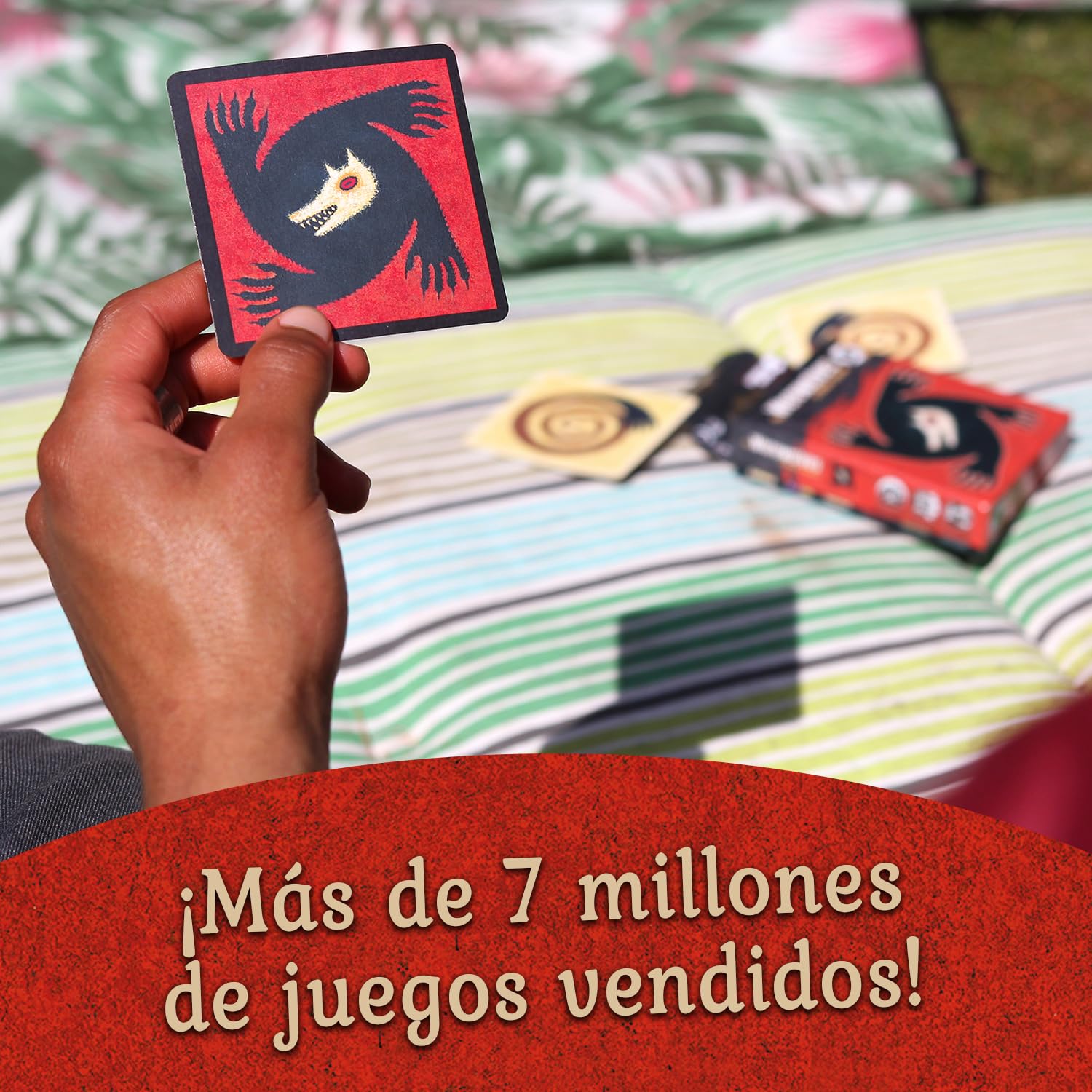 Asmodee Los Hombres Lobo de Castronegro, Party Game de Roles Ocultos con Engaño y Deducción, A Partir de 10 Años, De 8 a 18 Jugadores, 30 Minutos por Partida, Español