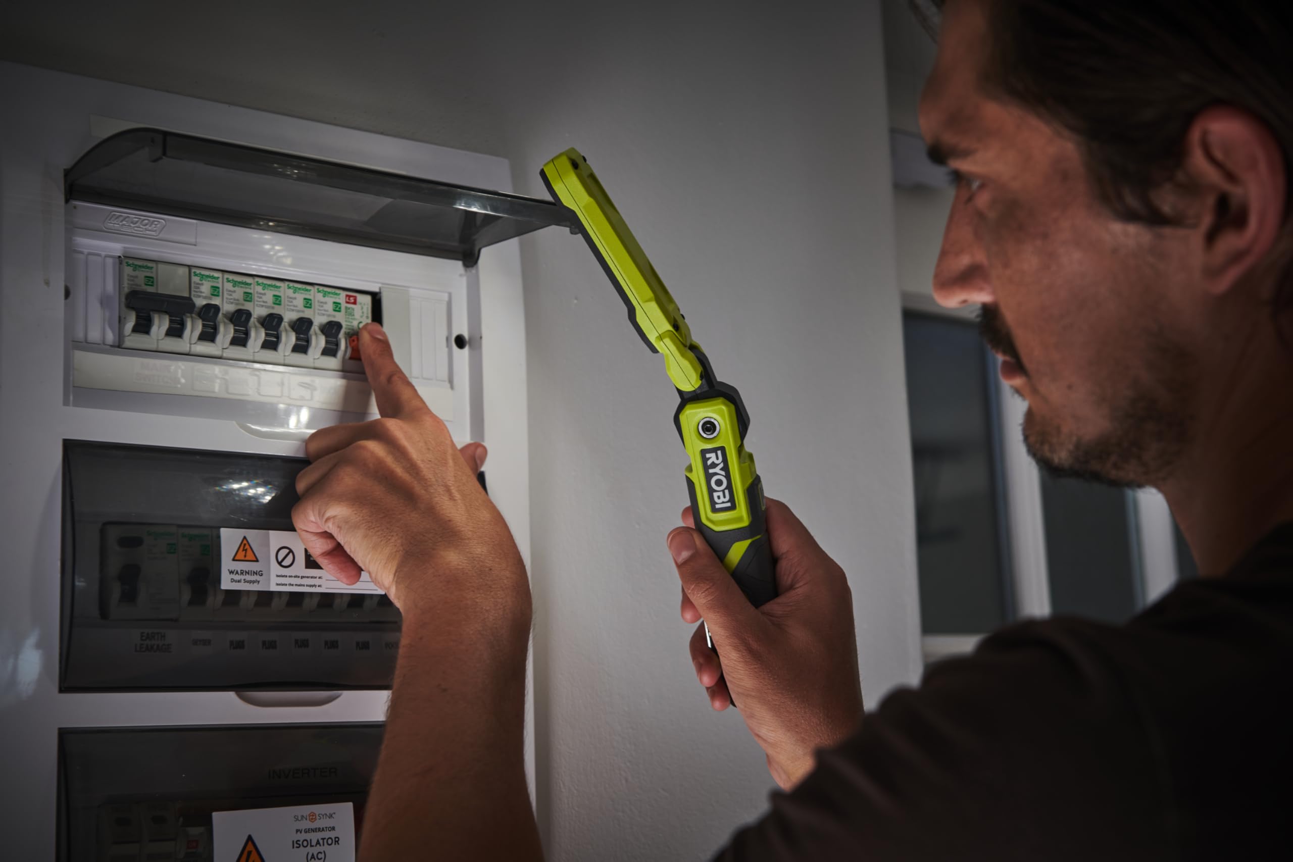 RYOBI 4 V USB-LITHIUM Akku-Stableuchte RLI4-120G, klappbar, 650 Lumen, inkl. 1 x 4 V 2,0 Ah Lithium Akku und Ladegerät