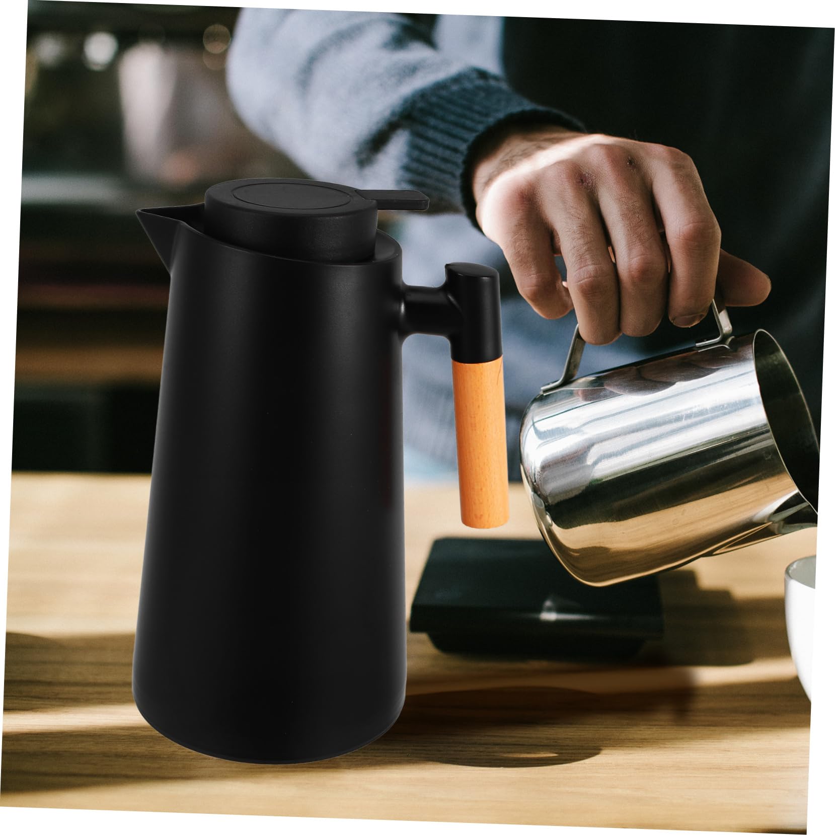 SOLUSTRE Vakuumisolierte Thermoskanne für Kaffee Isolierte Wasserflasche mit Griff Robuste und Vielseitige Kaffeekanne für Zuhause und Büro Geeignet für Heiße und Kalte Getränke