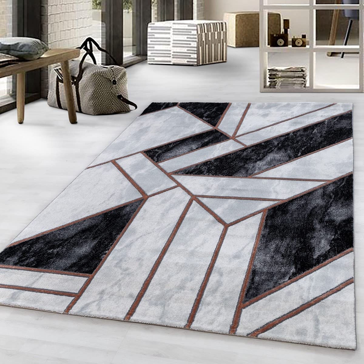 Tapis de prestige aspect marbre et lignes bronze dorées