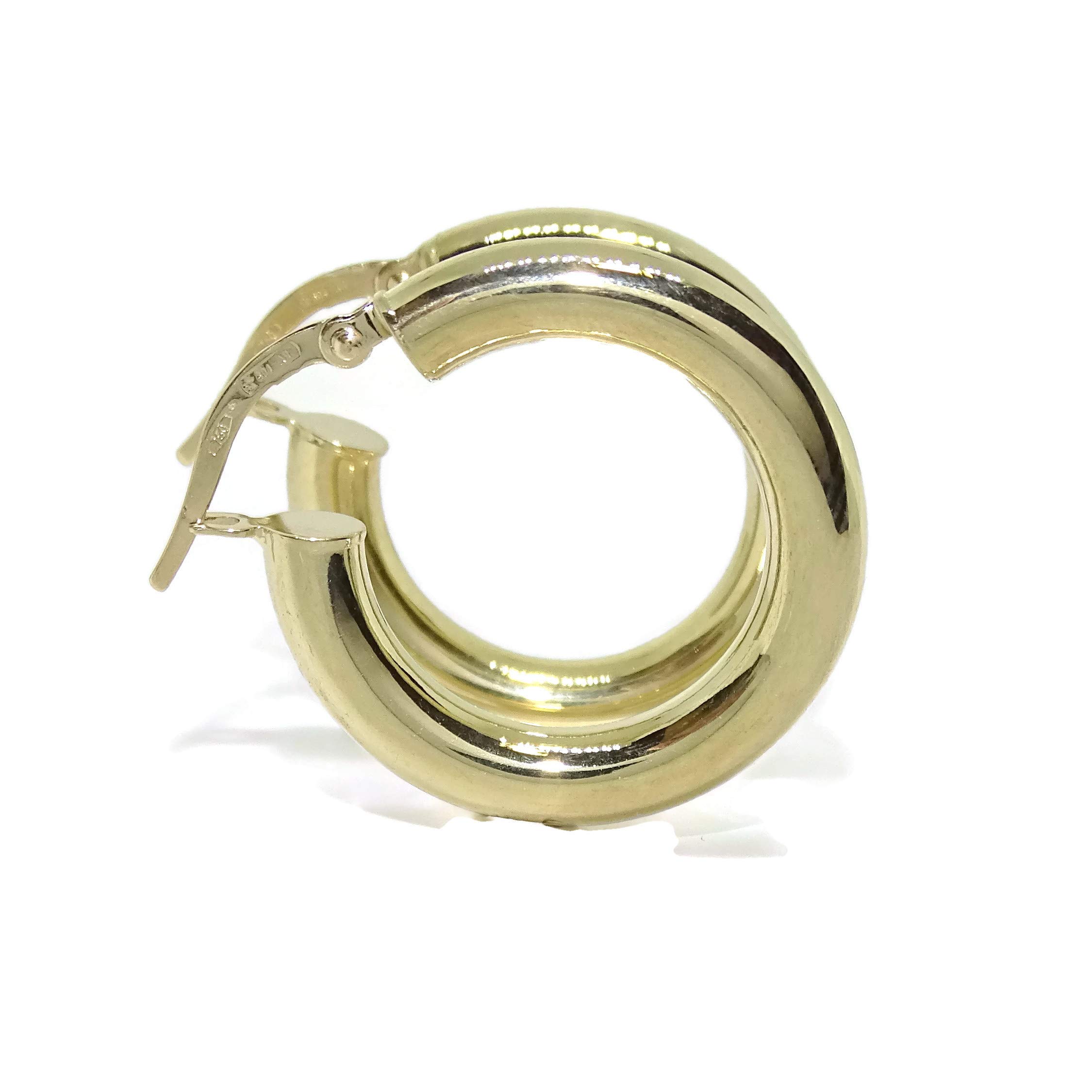 Pendientes aros de tubo ancho de 4mm y 2.30cm de diámetro exterior. Peso; 3.10gr de oro de 18k.