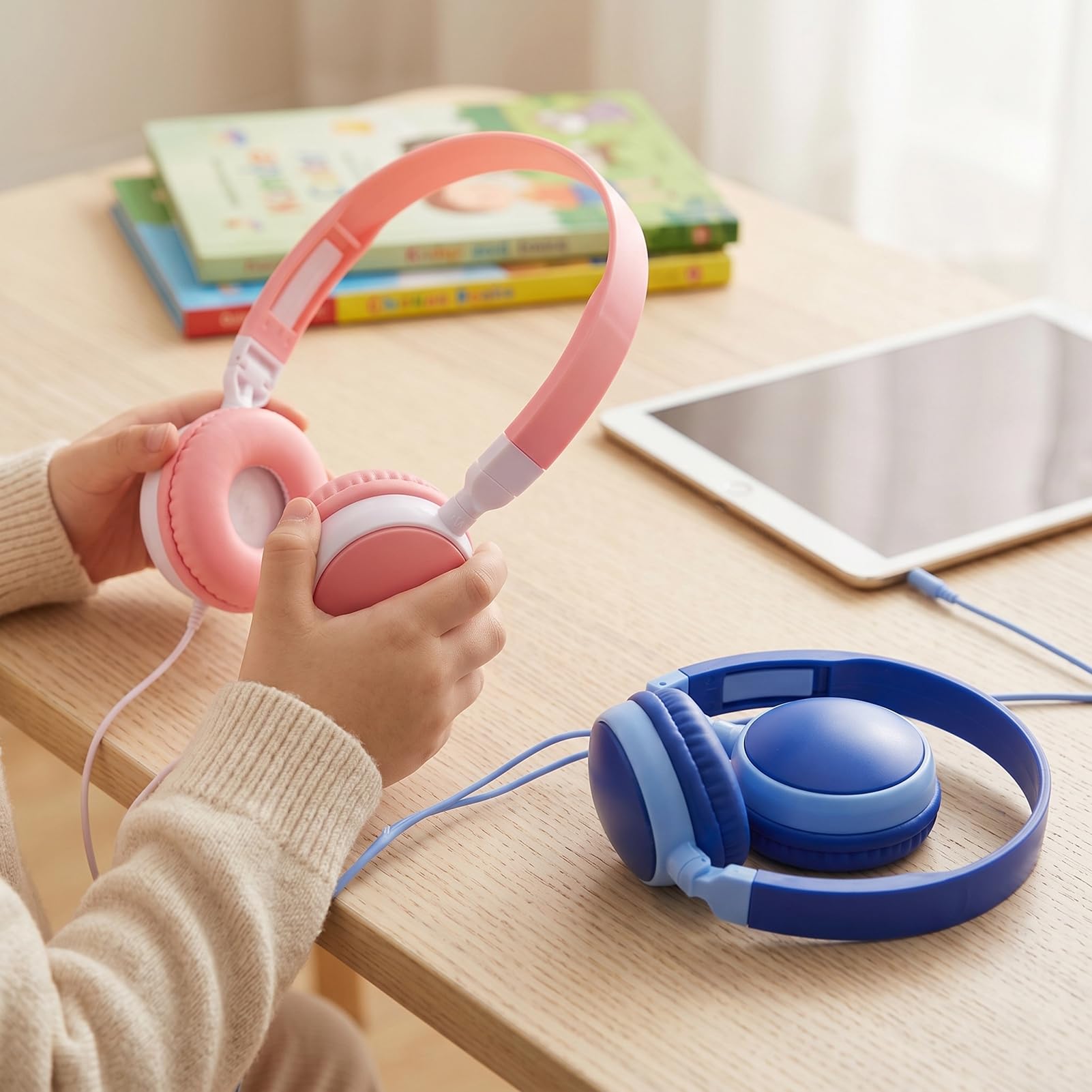 Fabater Confezione da 12 Cuffie per Bambini, Cuffie Cablate con Jack da 3,5 Mm, Stereo con Archetto Regolabile e Morbidi Cuscinetti Auricolari per Scuola, Aula, Viaggi