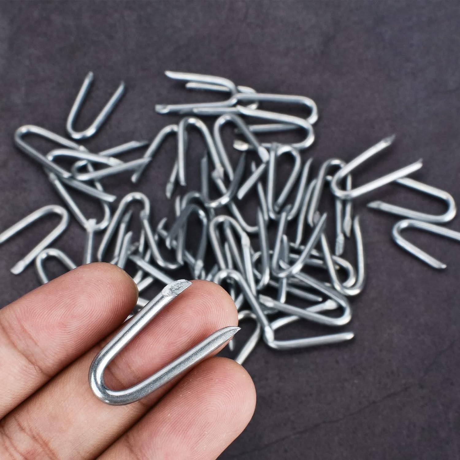 AccEncyc Wire Staples Steel Fence Staple Nails U Shaped Nails 1'' U Staples for Fencing, Wire Mesh (270 Pcs)