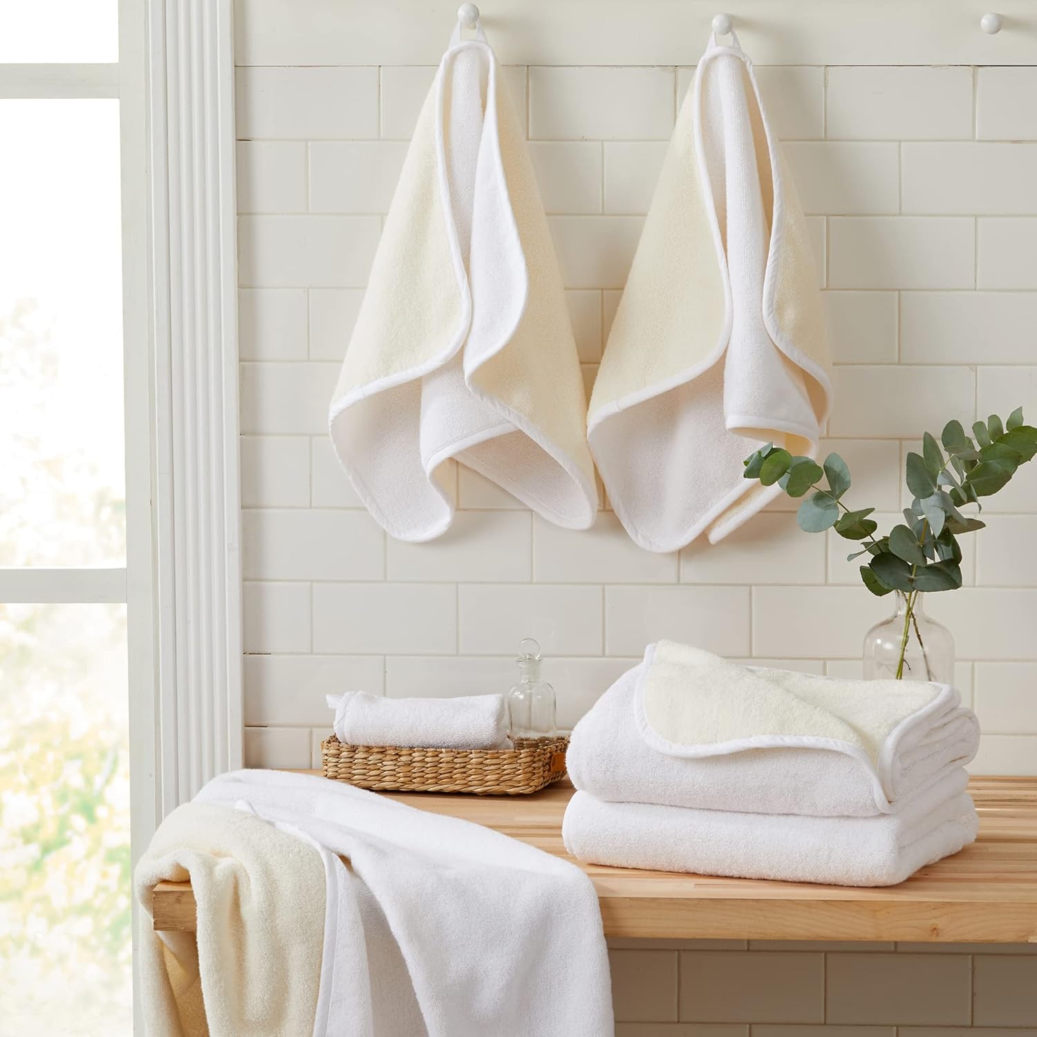 Great Bay Home 100% Cotton Reversible Two-Toned Bathroom Towels. Absorbent Quick-Dry Plush Bath Towels. Vanessa Collection (Hand Towel (4-Pack), White/Ivory)