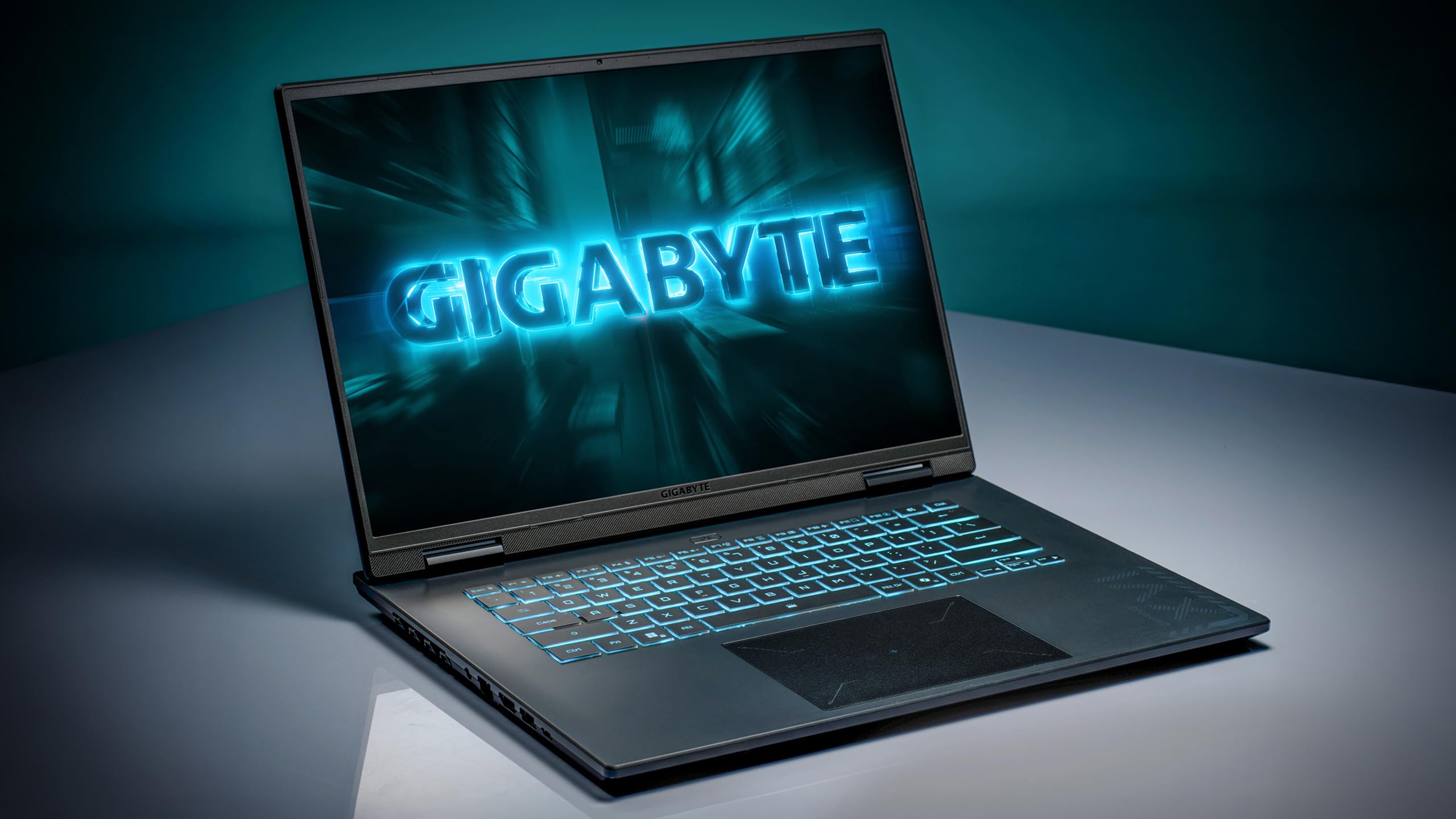 GIGABYTE Gaming A16 Laptop - 165Hz WUXGA, Intel Core i7-13620H, RTX 5050, 16GB DDR5 5200MHz, SSD Gen4 1TB, Windows 11 Home, Garanzia 2 anni, Dolby Atmos, Gaming A16 CTHI3FR894SH