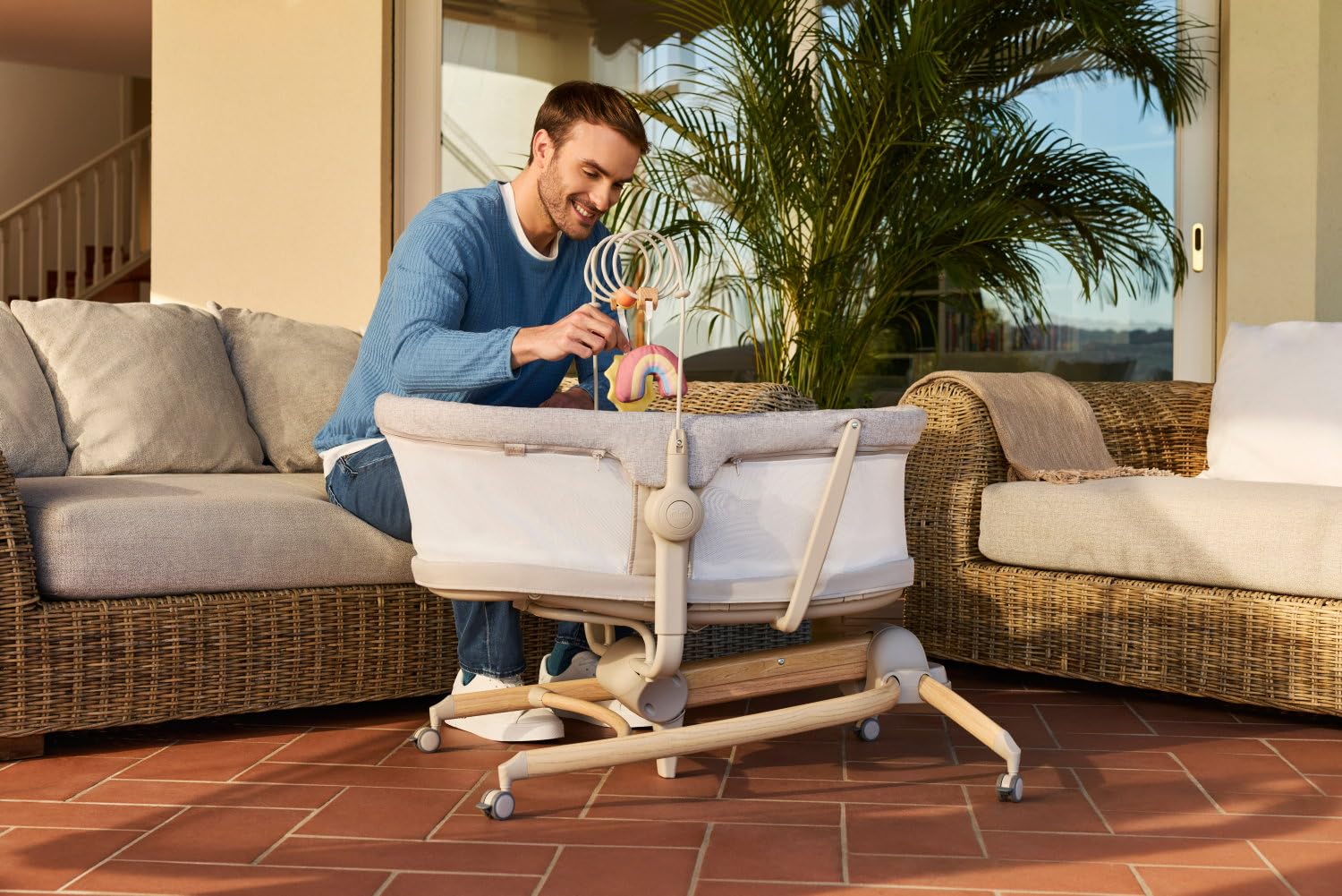 Chicco Baby Hug 4en1 Armonía, Cuna, Hamaca, Trona y Silla de Mesa 0-36 Meses, Altura Regulable con Pedal, Barra de Juego y Tela de Red para Circulación de Aire, Solución Ahorraespacio