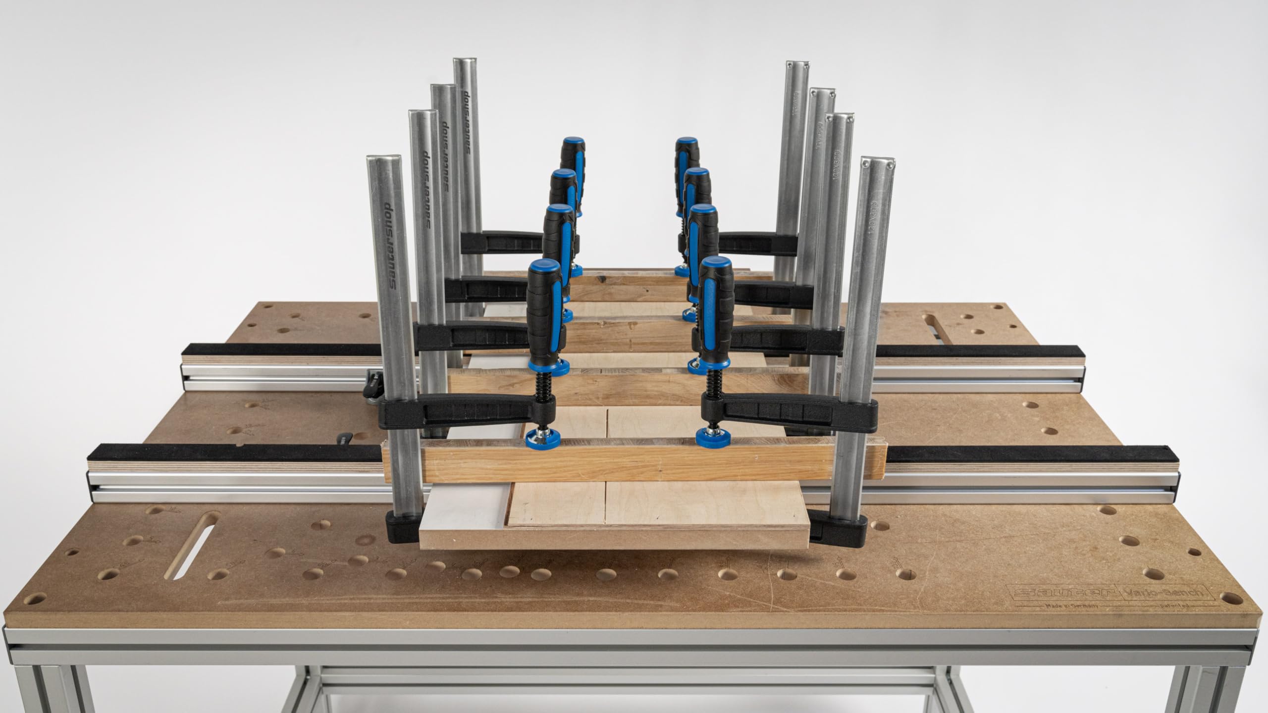 sauter Tempergusszwinge 600 mm | Spannweite 600 mm | Ausladung 120 mm | Spannkraft bis 4600 N | Ergonomischer Drehgriff | Mit Schutzkappen | Ideal für Verleimungen & Montage