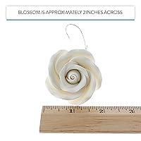 Vista 3 de Global Sugar Art Flores de pastel de azúcar y rosas de té, color blanco, alambre con cáliz, 25 unidades grandes por el chef Alan Tetreault