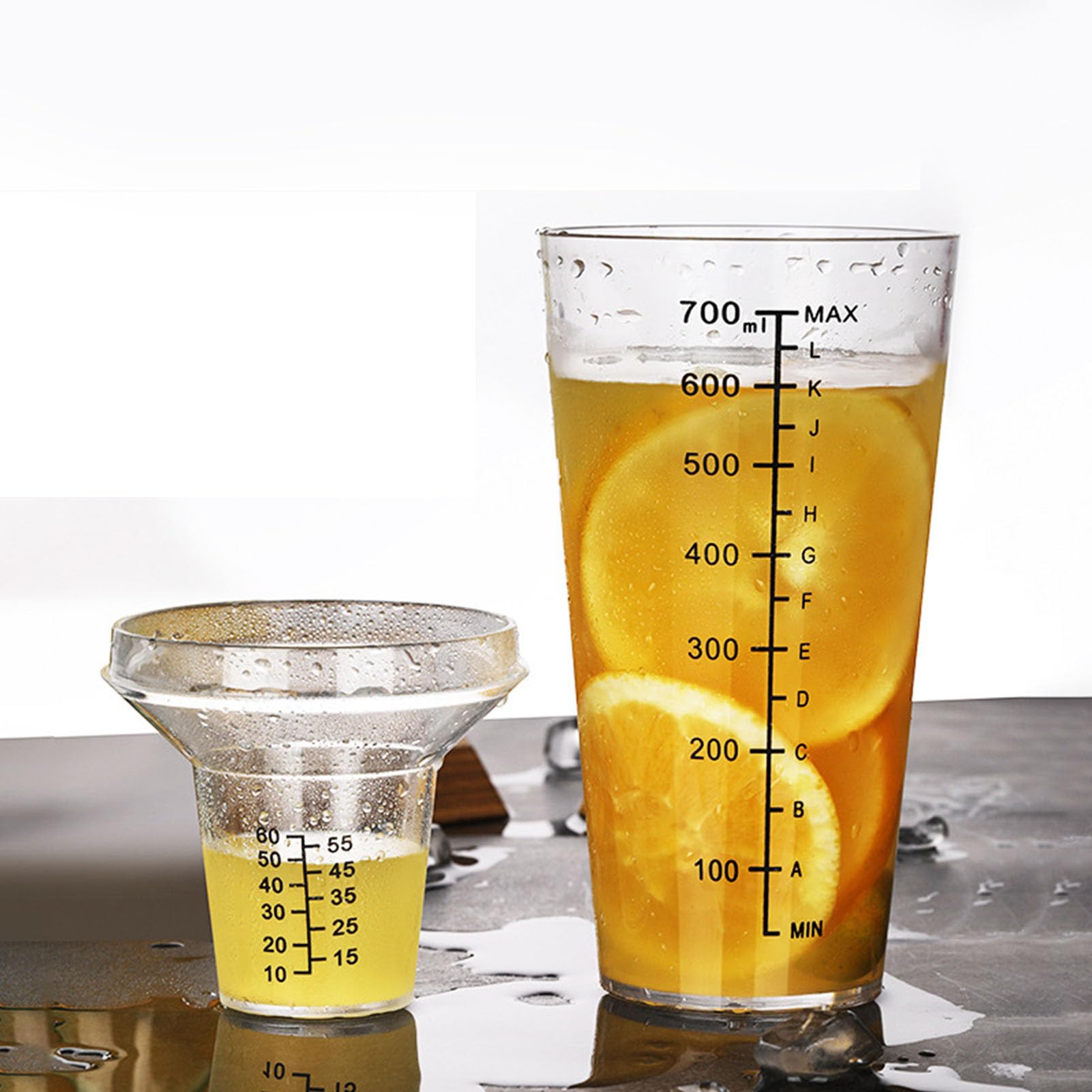 Plastic Cocktail Shaker, 700ml Scale Design Coffee Shaker Bar Measuring Cup Drink Mixer for Bartender and Home Use