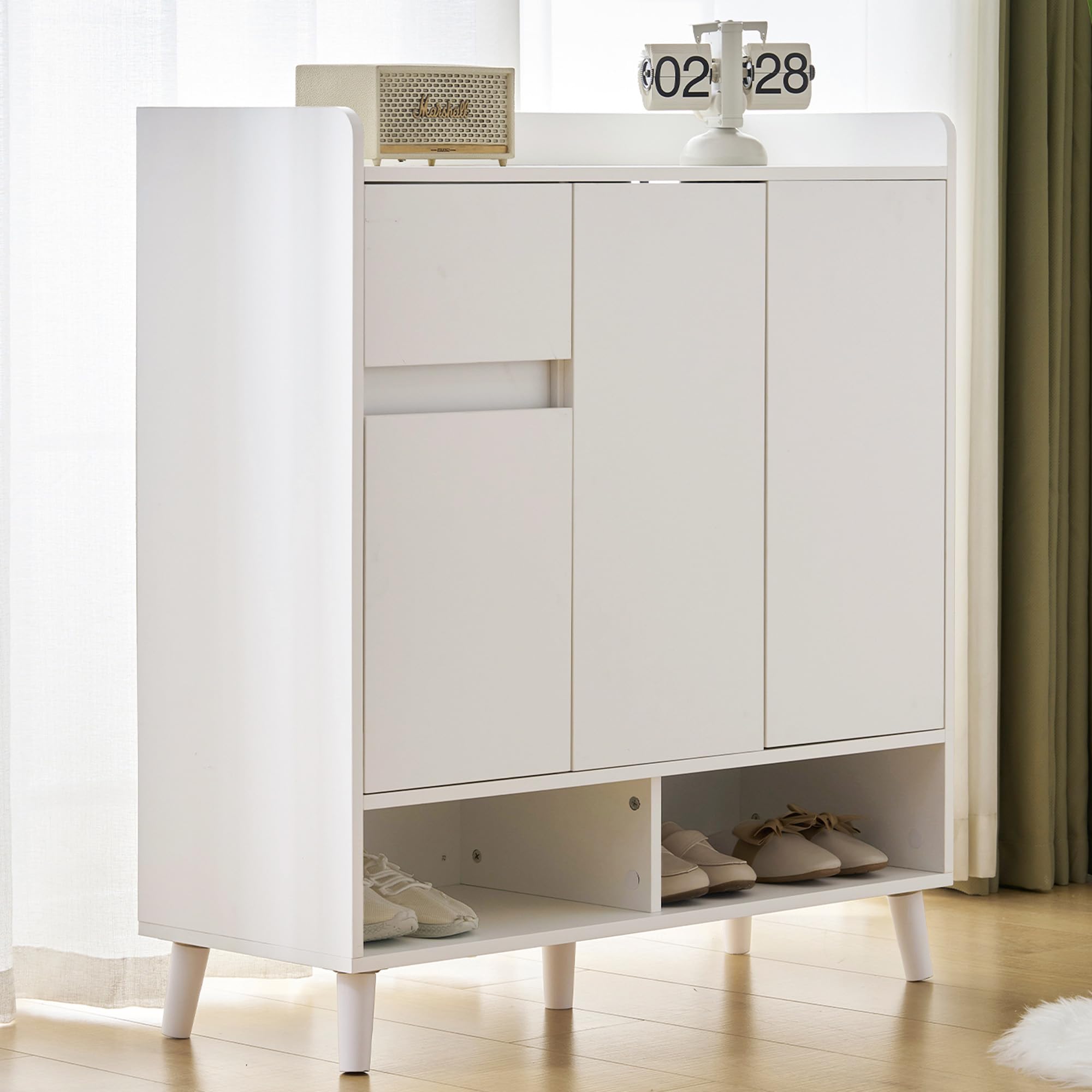 Shye Cassettiera/credenza/scarpiera con ripiani regolabili – Organizzatore per la casa minimalista con gambe in legno massello – Dimensioni: altezza 99 cm x larghezza 90 cm x profondità 35 cm