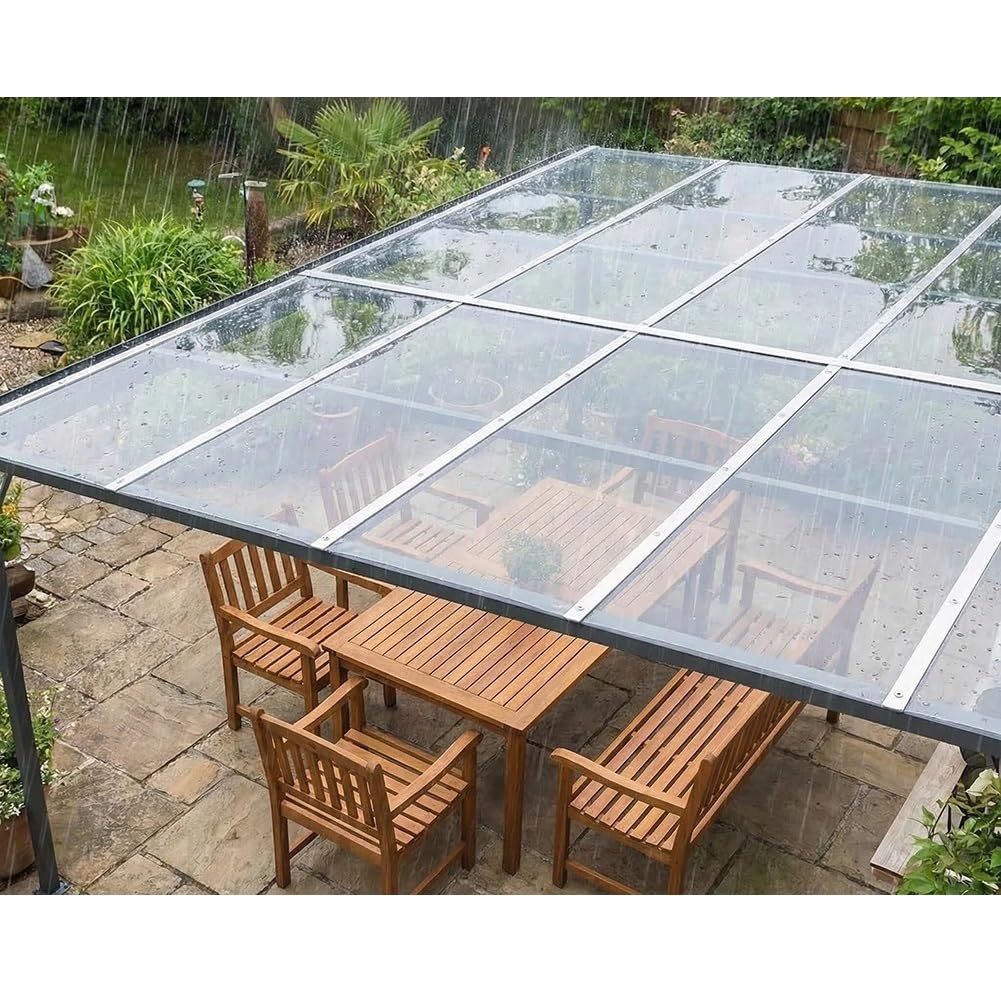 Feuille plastique transparente incassable pour réparer une toiture de serre