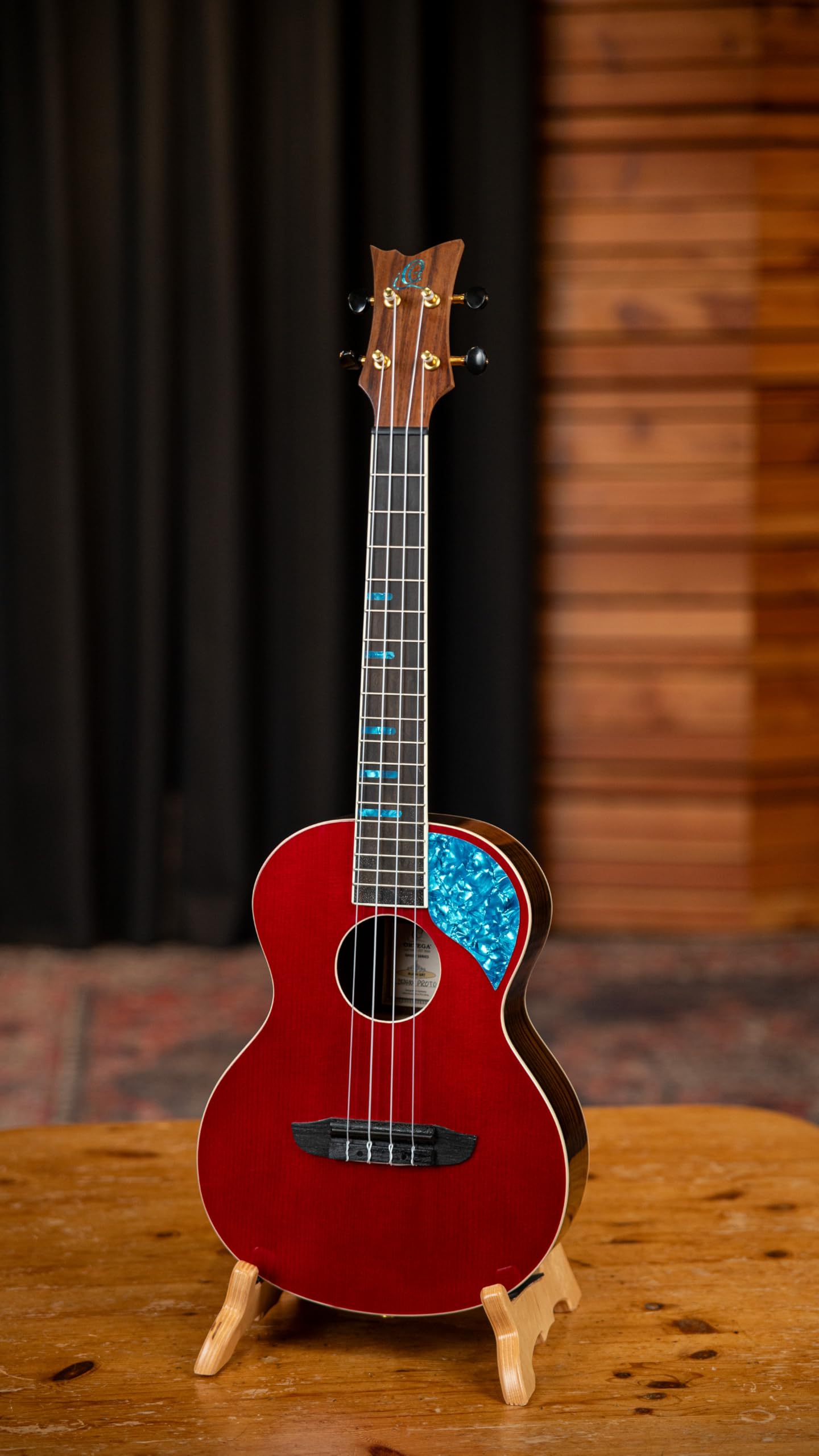 Ortega Guitars Ukulele Tenore Acustico – Ghost Series – Gig Bag Inclusa – Abete Rosso, Red (RUGH-SRT)