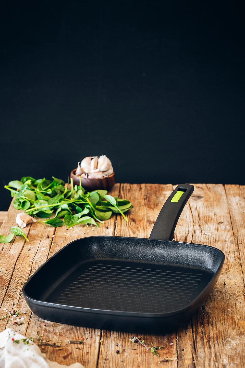 Monix Green | Grill 28 cm con rayas, aluminio forjado, mango de baquelita termoresistente, apta para todo tipo de cocinas incluida inducción