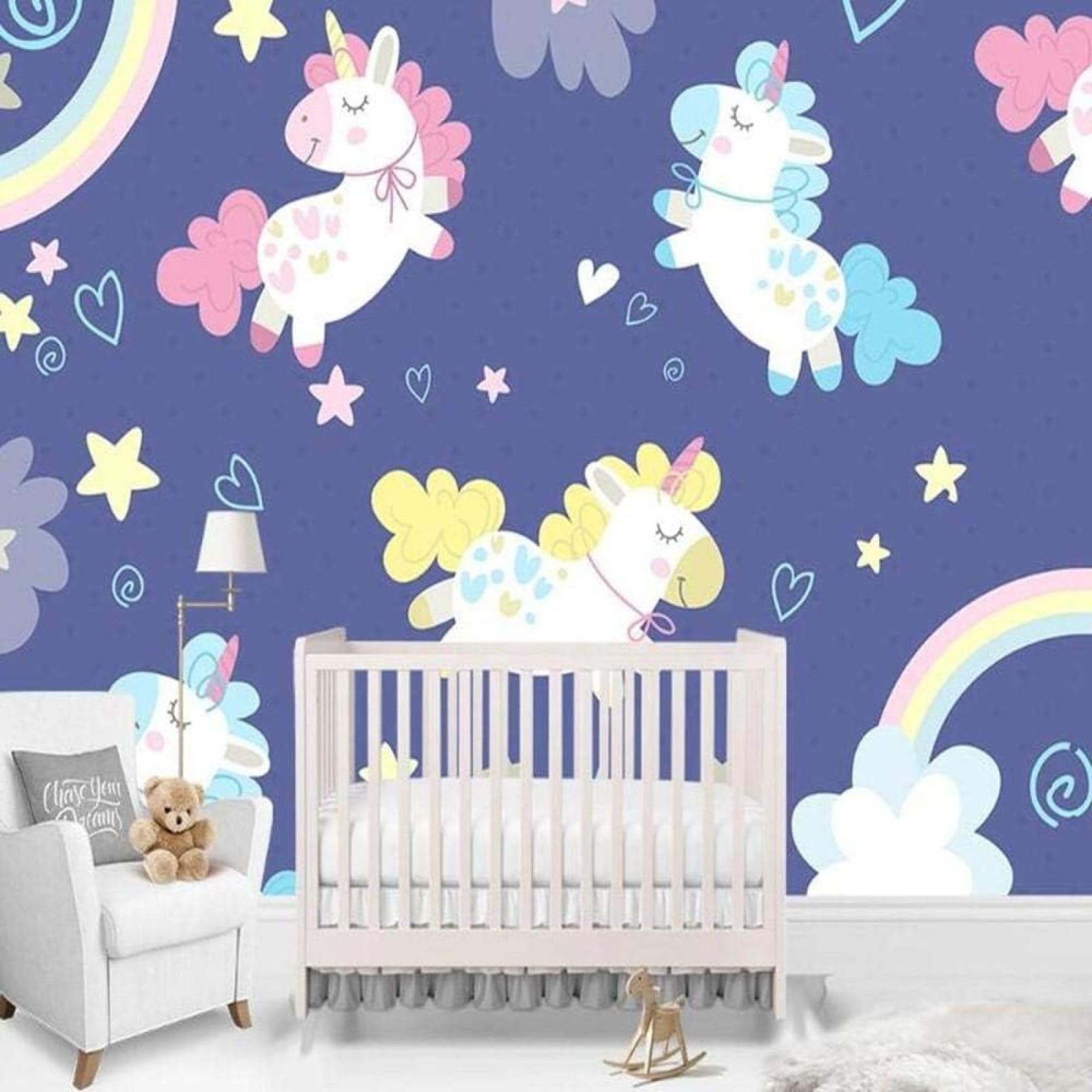 Papel pintado premium textura seda con motivos infantiles pintados a mano