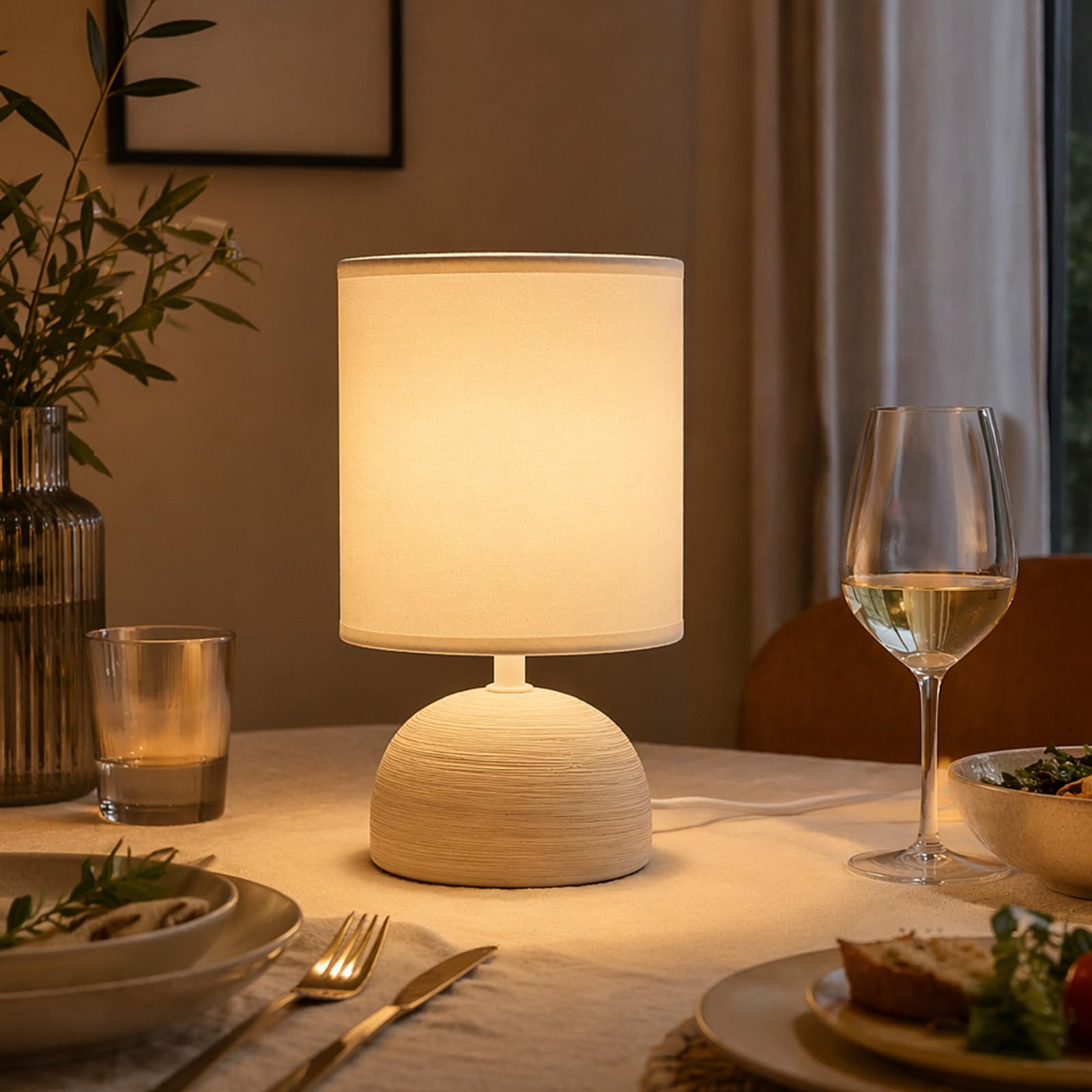 Aigostar Lampe de Chevet, Lampe en Céramique, Semi-ovale Marron, Corps au Design Marron Simple, Abat-jour en Tissu Blanc, Douille E14 (ampoule non fournie) H23cm