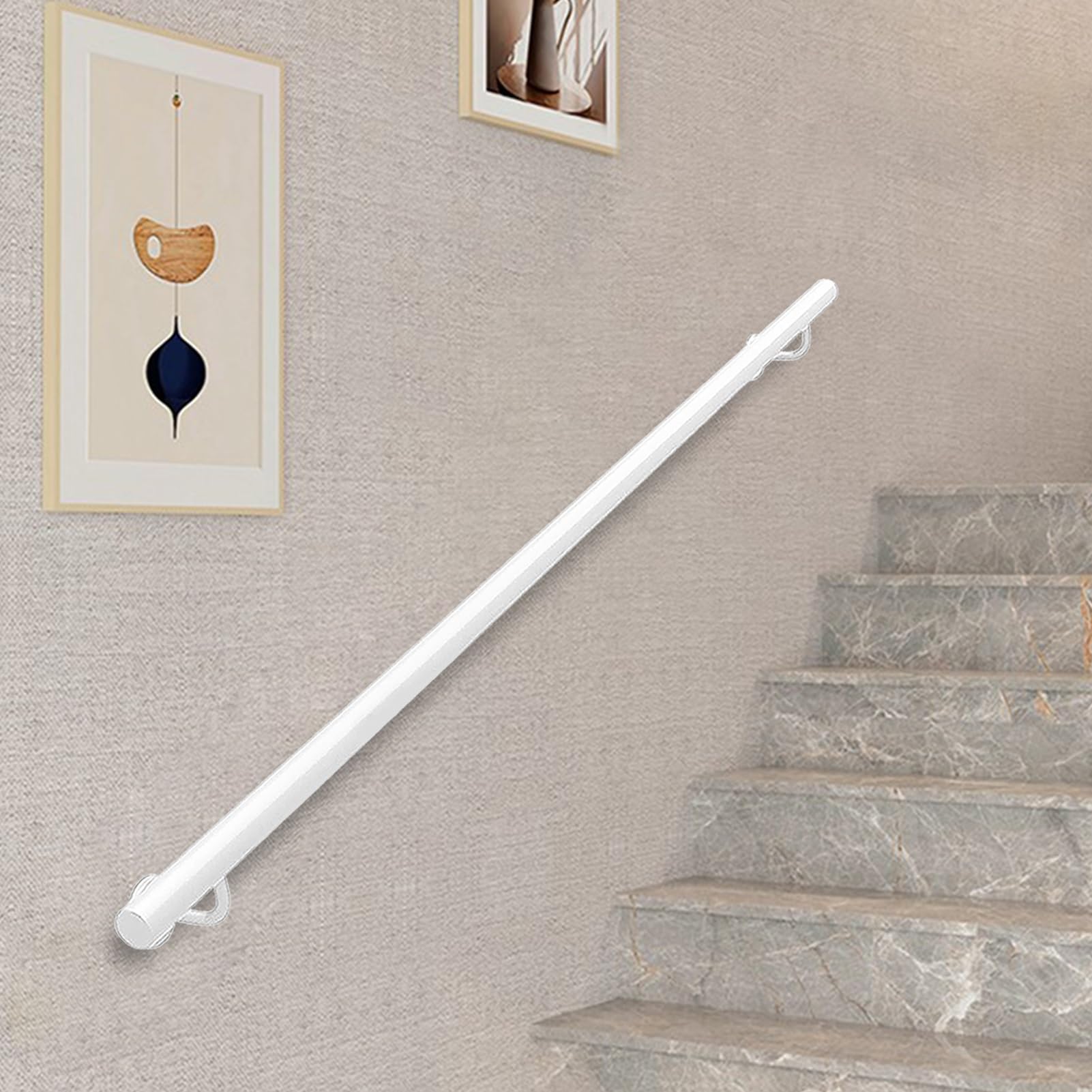 Barre d'appui en fer forgé robuste pour sécuriser l'escalier