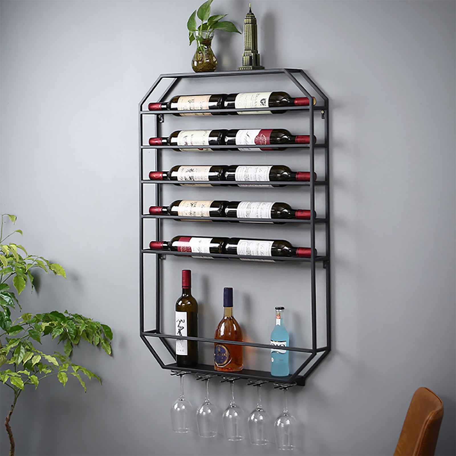Étagère à liqueur suspendue pour optimiser l'espace de rangement de votre cuisine