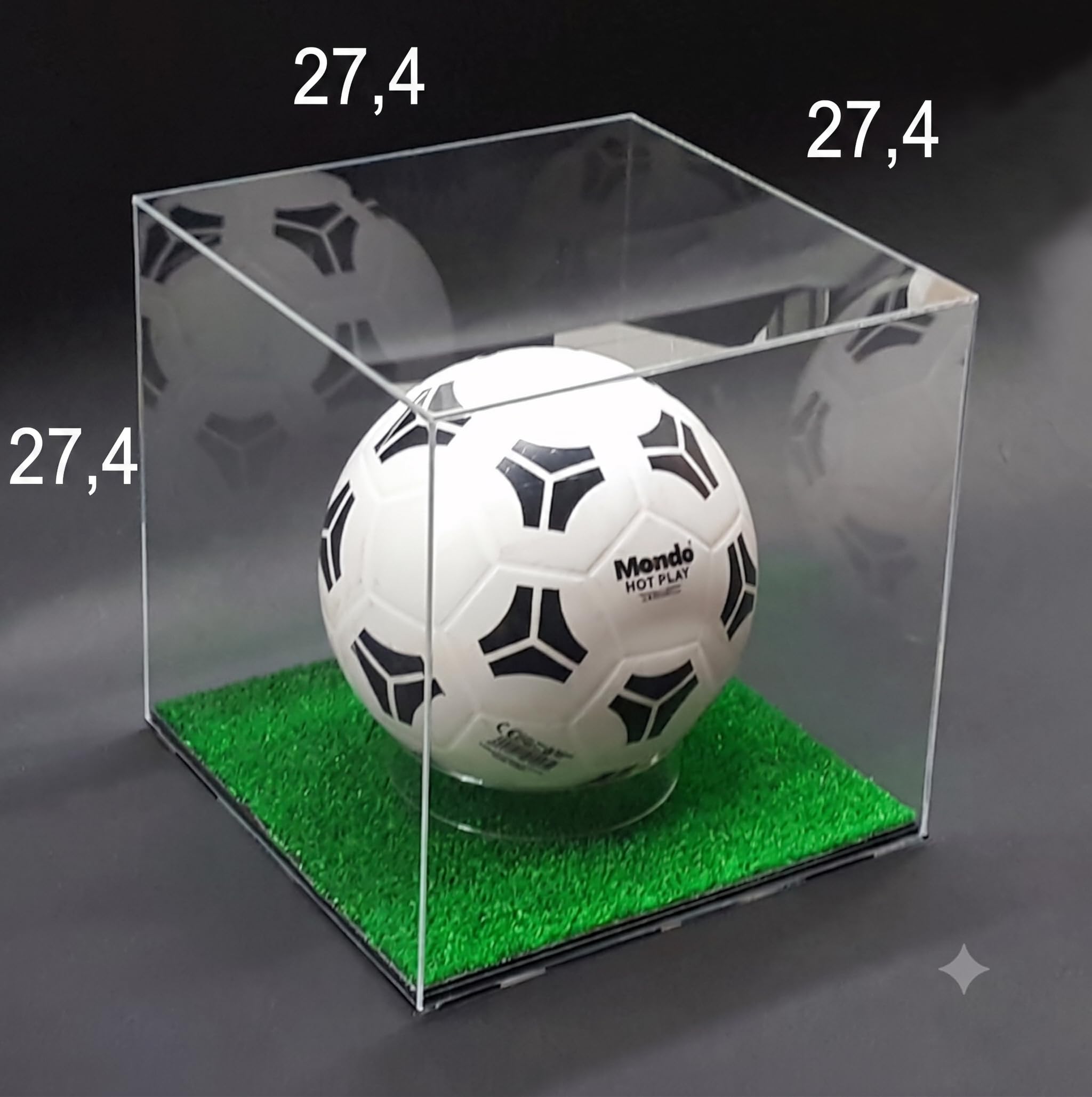 Cavinato Acrylics TECA - Vetrina per Pallone da Calcio in Plexiglass Trasparente con Base ed Erba Sintetica Verde. PRONTA PER L'USO. NIENTE DA MONTARE.