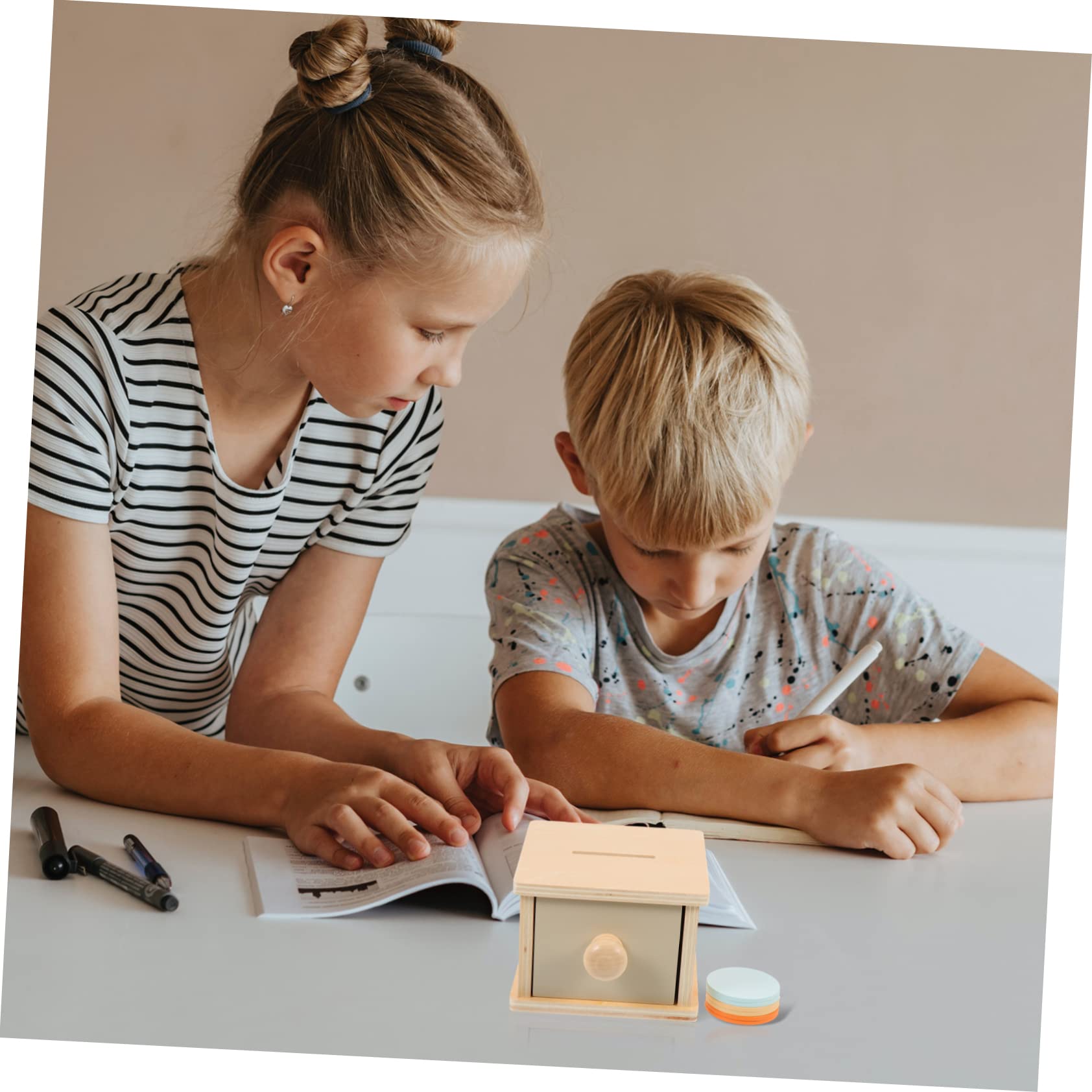 Amazon.co.jp: ULTECHNOVO 箱 コインボックスのおもちゃ モンテッソーリのコインドロップボックス 赤ちゃんのコイン落としおもちゃ  モンテッソーリシェイプソーターボックス モンテッソーリのコインボックス モンテ : おもちゃ