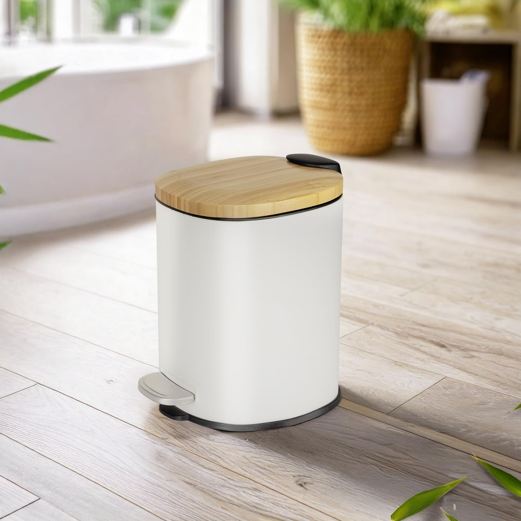 WENKO Poubelle à pédale Mod Fianema seau cosmétique 3L blanc Easy-Close avec couvercle en bambou métal plastique 17 x 23,5 x 21 cm noir naturel