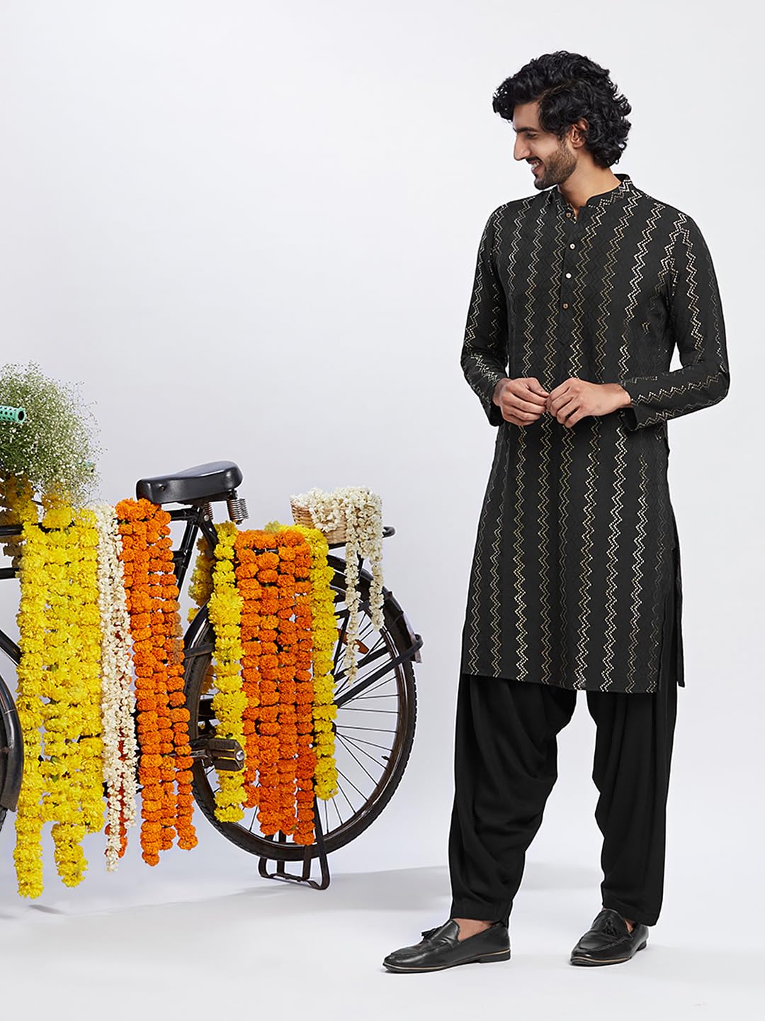 Kisah Men's Kurta, Black Cotton, Chevron Regular Fit Mandarin Collar Long Sleeves|40