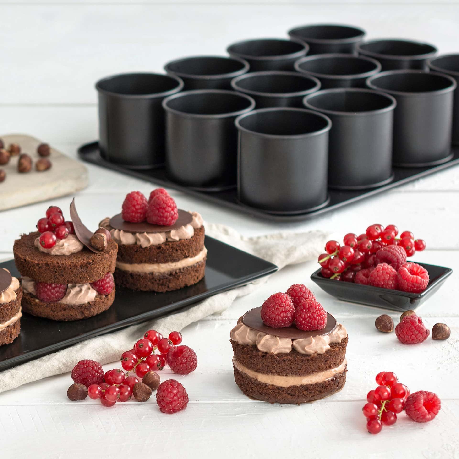 Zenker Teglia con 12 coppapasta, materiale con rivestimento antiaderente, per cupcake, muffin, mini torte, dessert, resistente fino a 230 °C, dimensioni 38x30 cm, Ø 8,5 cm