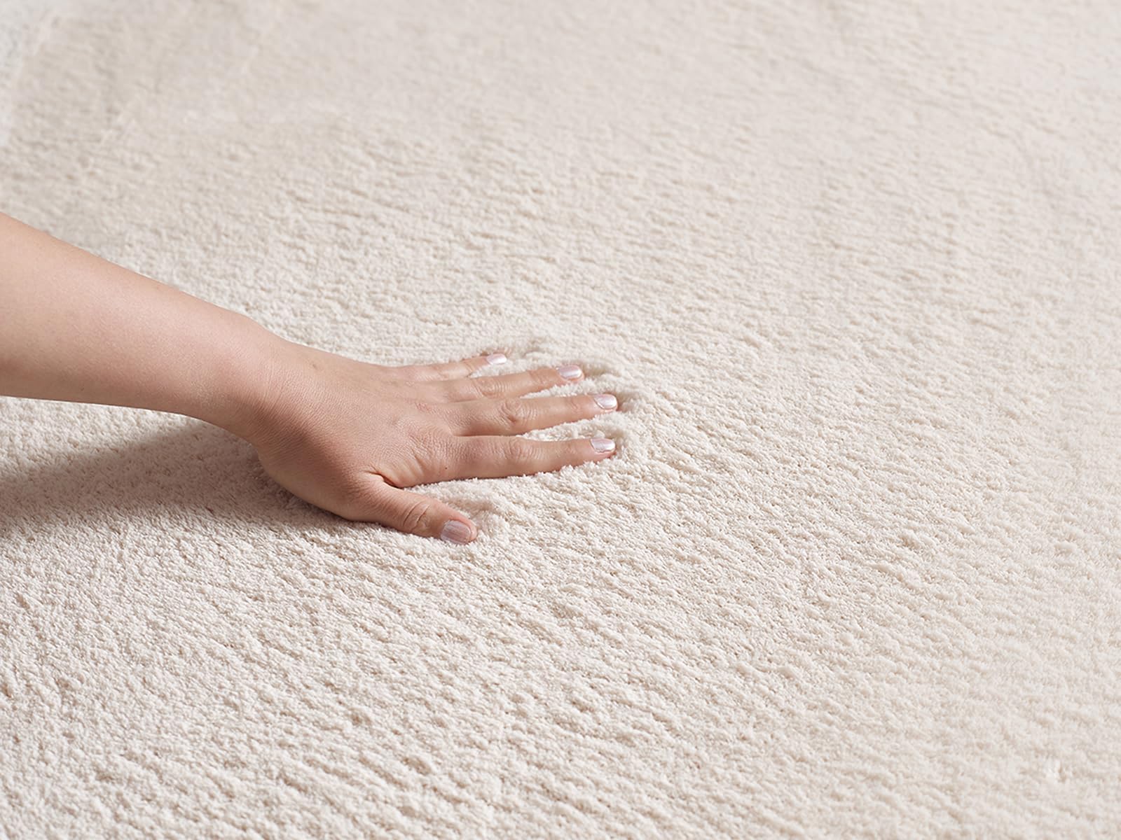 the carpet Lina Shape Scallop Teppich, Kunstfell, Flauschiger Teppich, Anti-Rutsch Unterseite, Waschbar, Super Soft, Beige, 140 x 200 cm