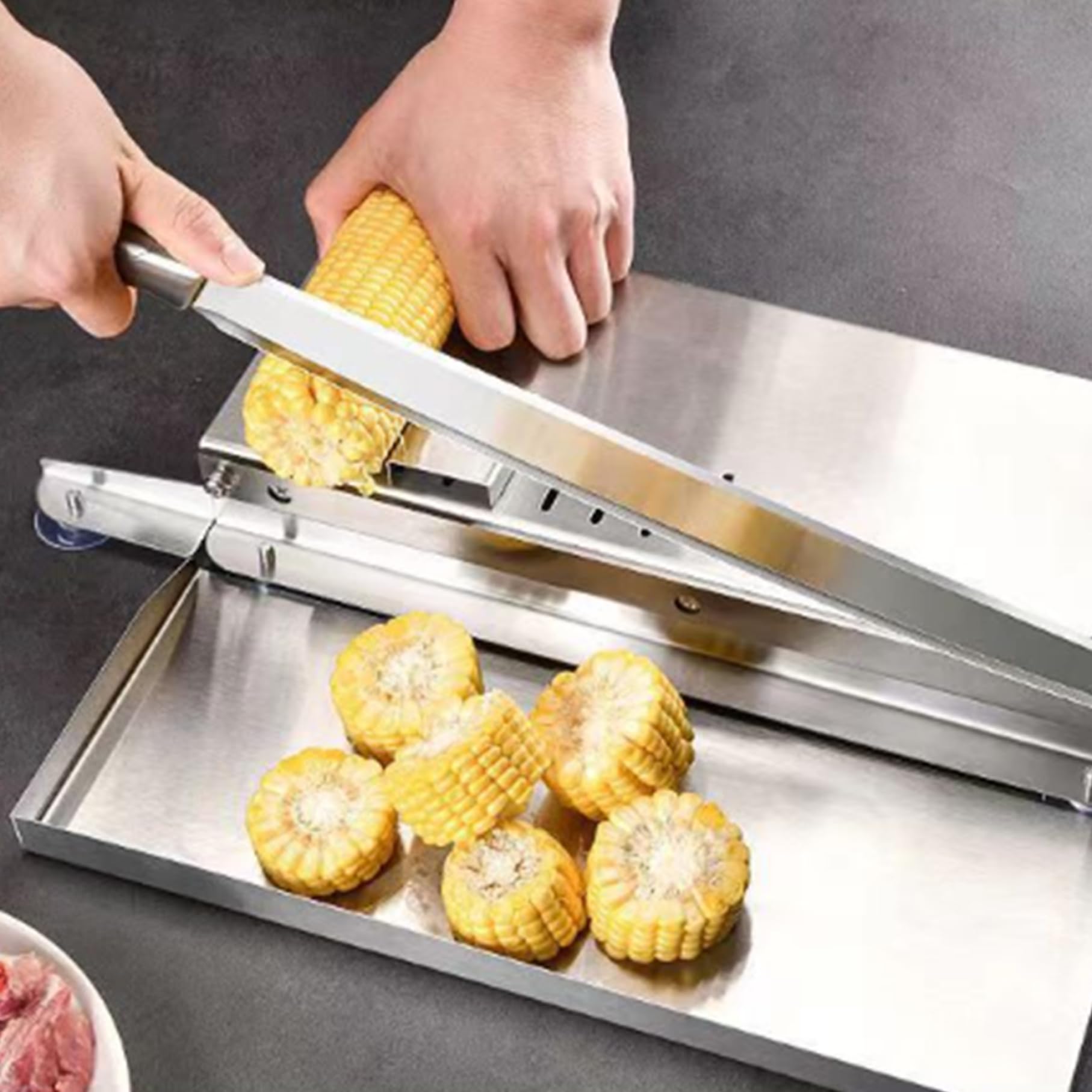 Affettatrice manuale acciaio inox, bilancia e vassoio per alimenti, taglia carne, manico antiscivolo e ventosa, cucina