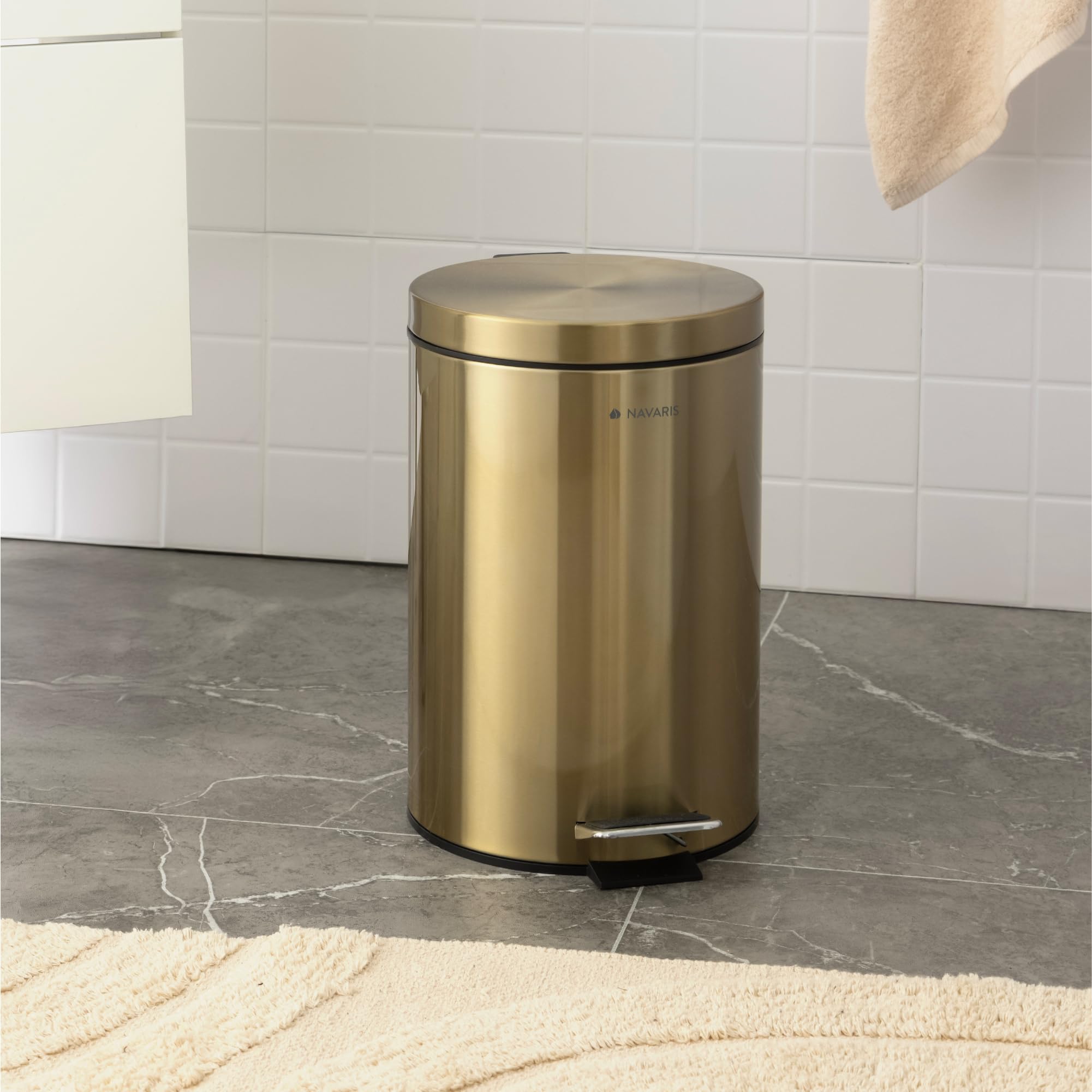 Navaris Cestino Bagno - Bidoncino Spazzatura 12 L - Pattumiera da Bagno Cucina e Ufficio - Cestino Rifiuti con Coperchio e Pedale - Bidone Umido con Secchio Interno Rimovibile - Oro