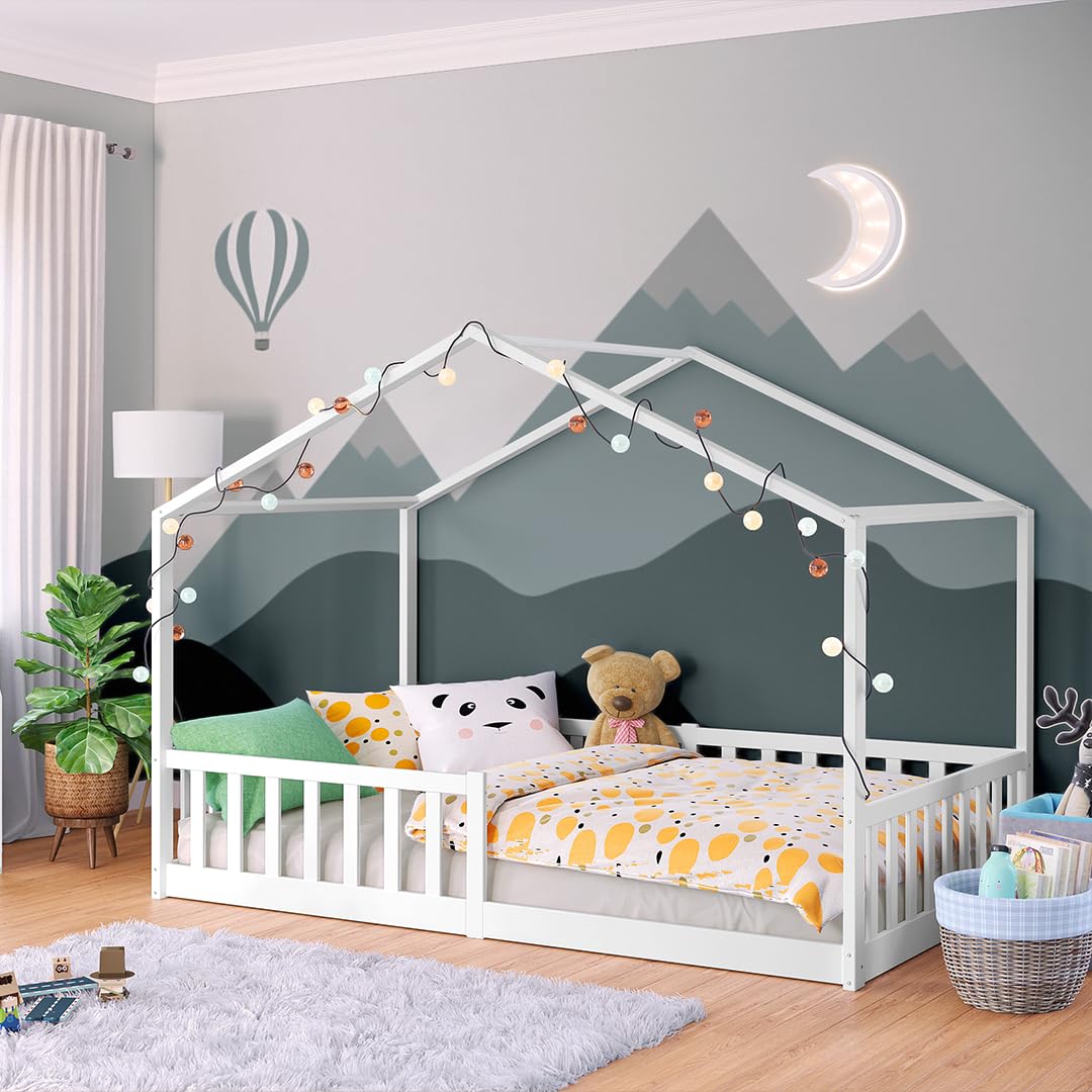Bellabino Bia Kinderbett 120x200 cm – Hausbett mit Rausfallschutz & Lattenrost – Montessori Bodenbett aus Massivholz Kiefer – Kinder Bett in Weiß für Jungen und Mädchen